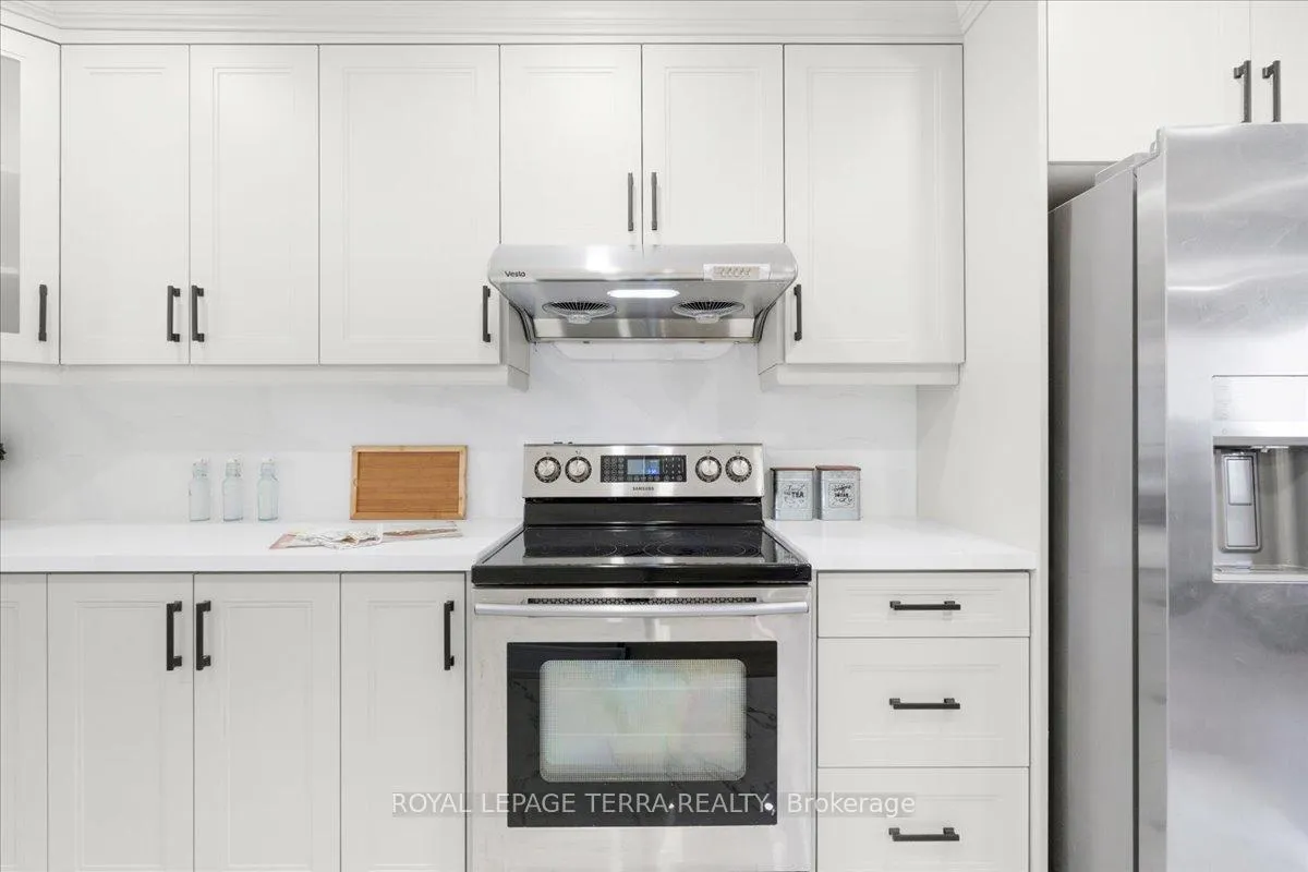 Photo 6 of 236 Royal Salisbury Way, Brampton, Madoc — HOMEH