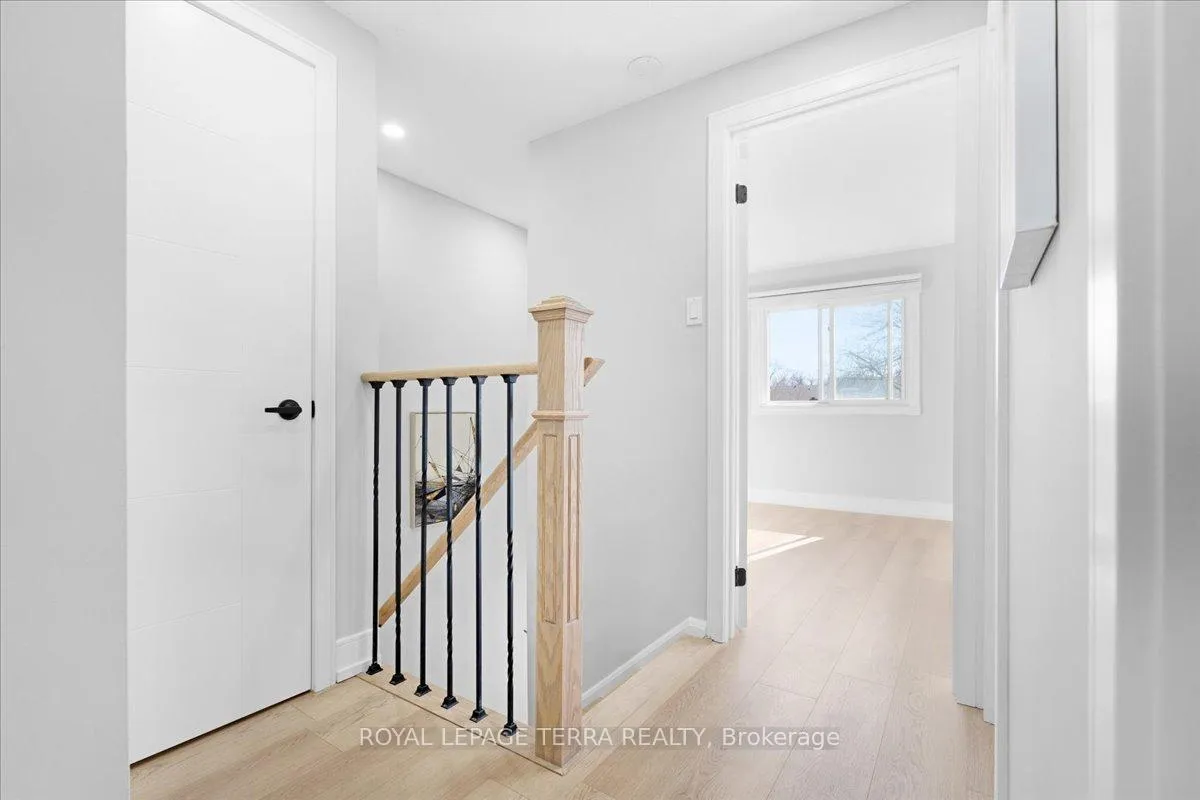 Photo 8 of 236 Royal Salisbury Way, Brampton, Madoc — HOMEH