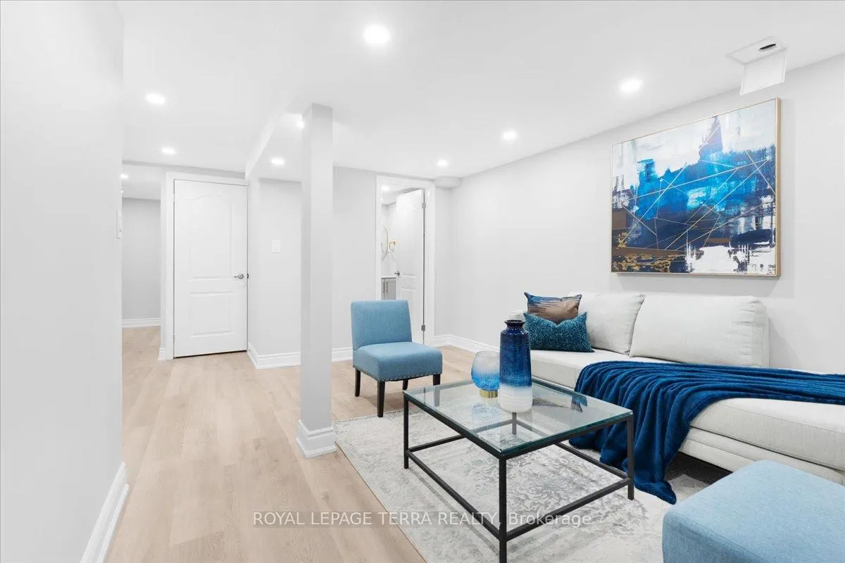 Photo 15 of 236 Royal Salisbury Way, Brampton, Madoc — HOMEH