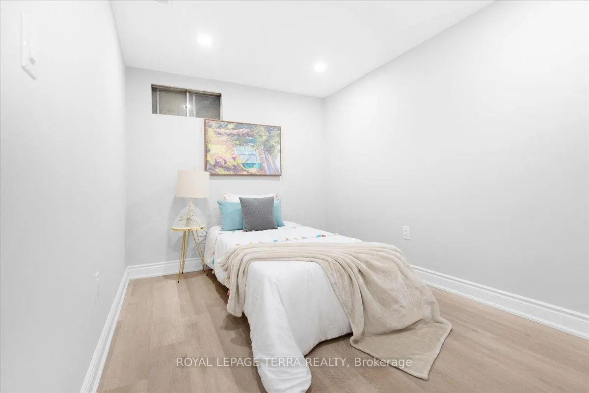 Photo 16 of 236 Royal Salisbury Way, Brampton, Madoc — HOMEH
