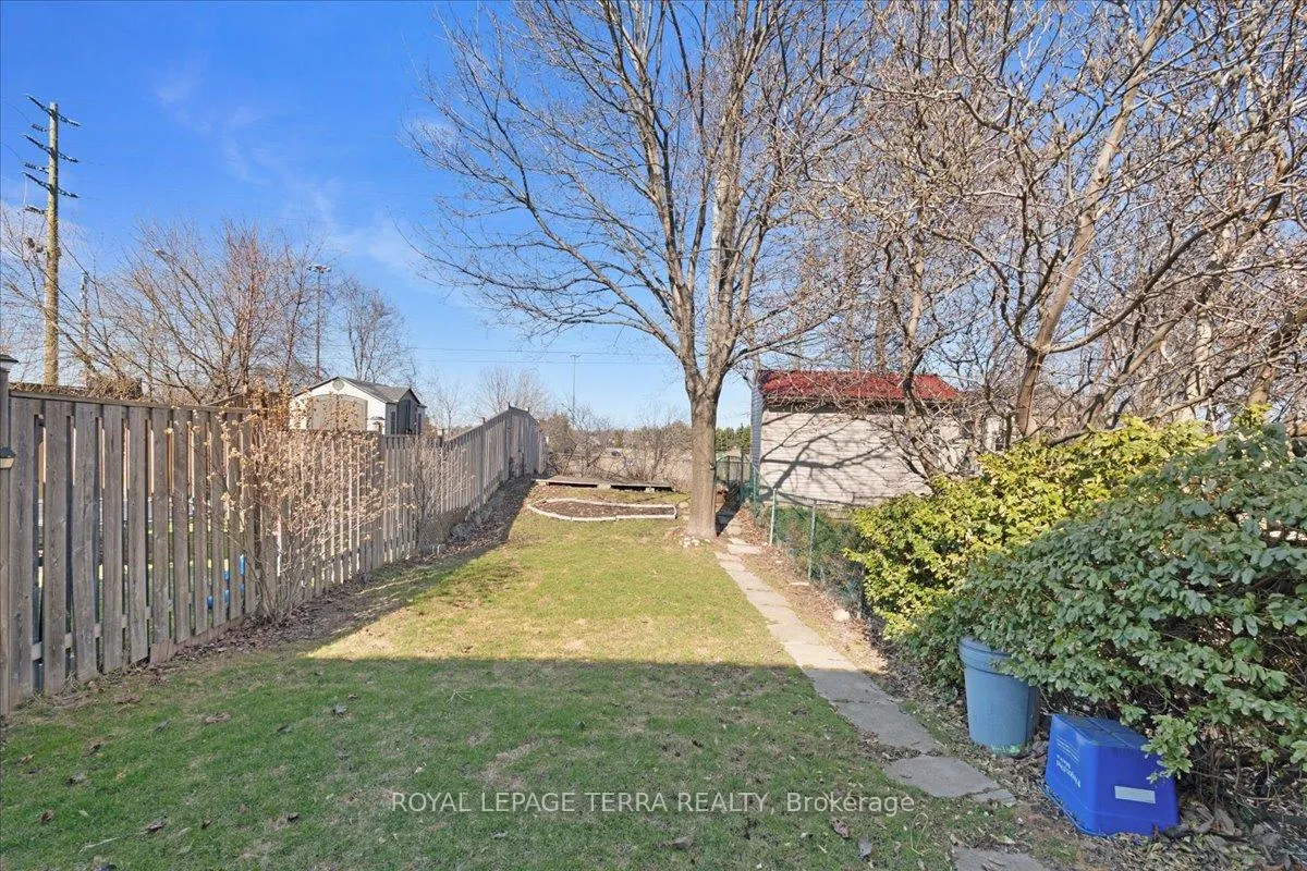 Photo 20 of 236 Royal Salisbury Way, Brampton, Madoc — HOMEH