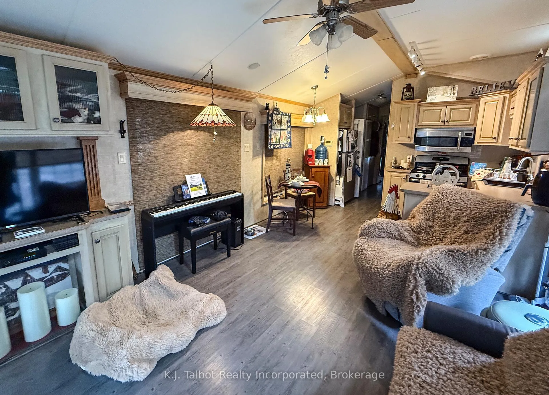 Photo 4 of Unit #36 BEACON LN, 77719 Bluewater Highway, Bluewater, Bayfield — HOMEH