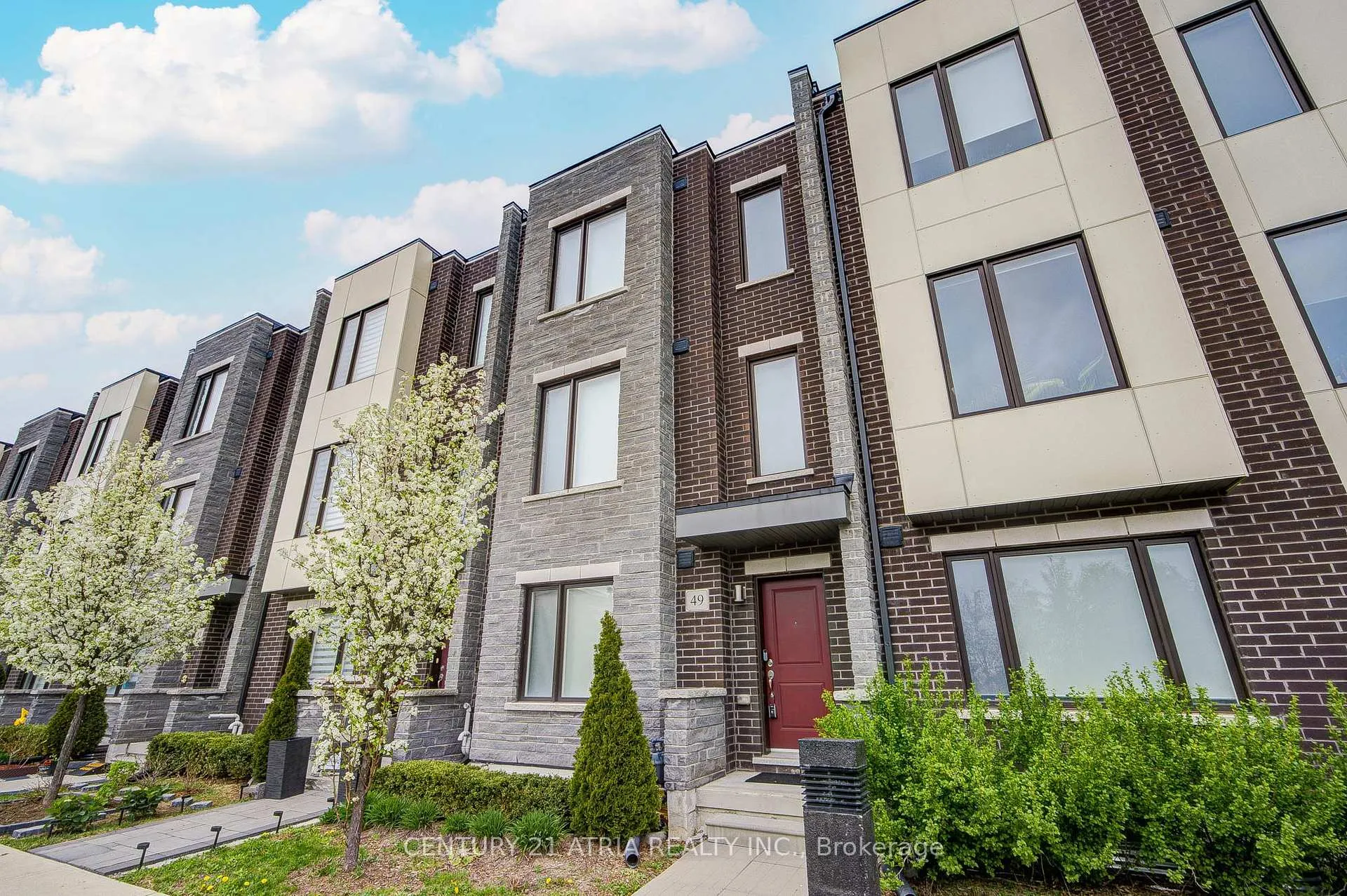 Photo 1 of 49 Cohen Way, Vaughan, Patterson — HOMEH