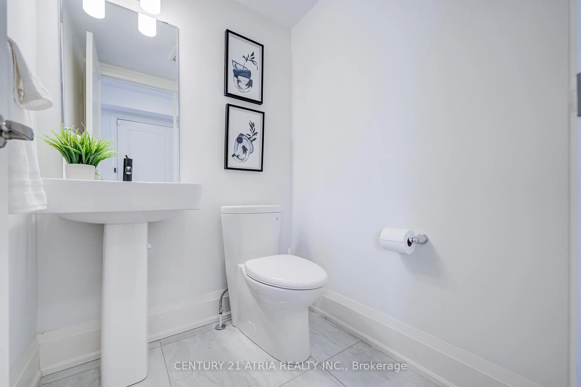Photo 2 of 49 Cohen Way, Vaughan, Patterson — HOMEH