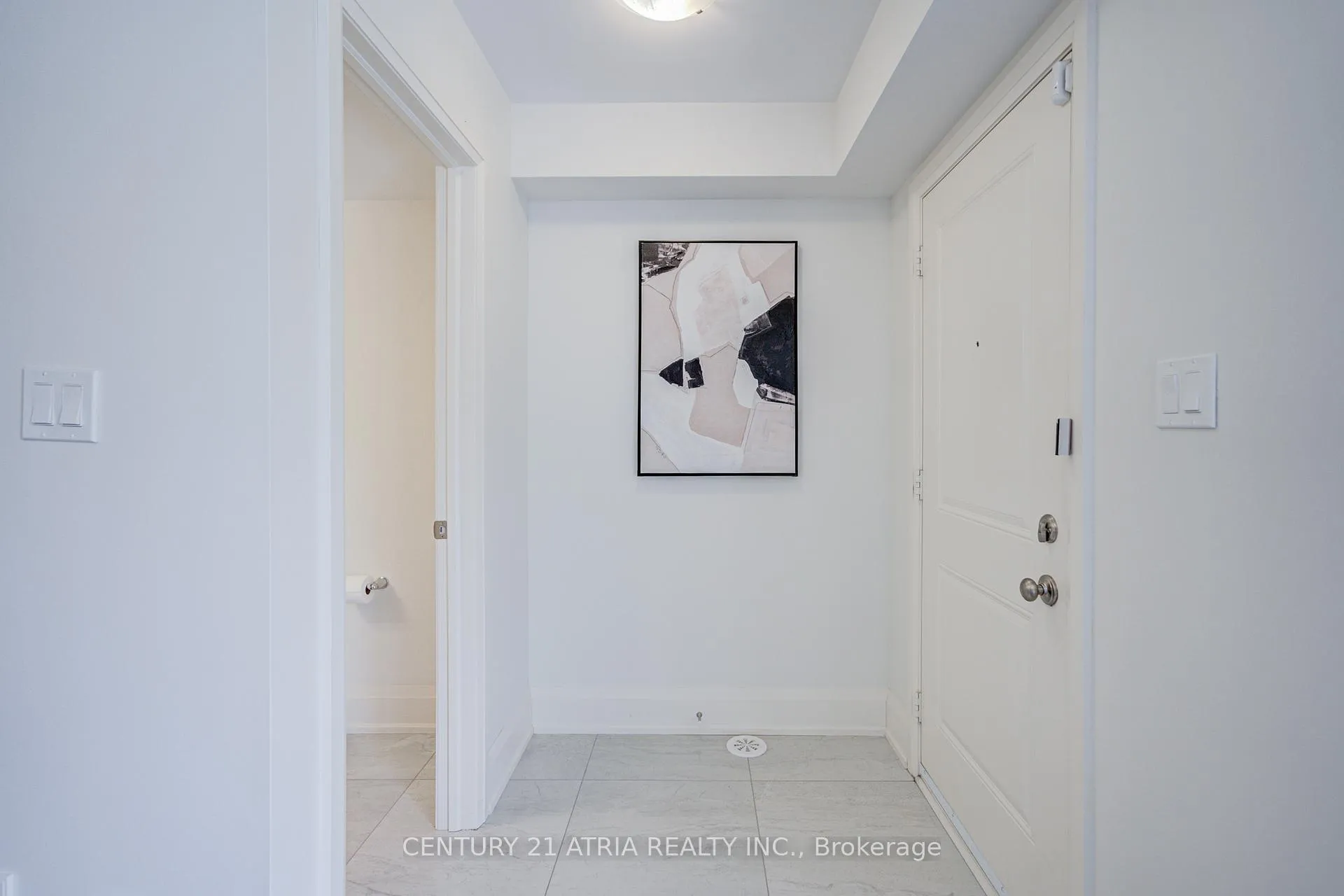 Photo 3 of 49 Cohen Way, Vaughan, Patterson — HOMEH