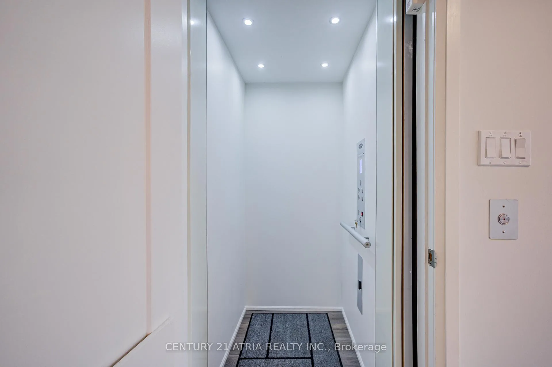 Photo 9 of 49 Cohen Way, Vaughan, Patterson — HOMEH