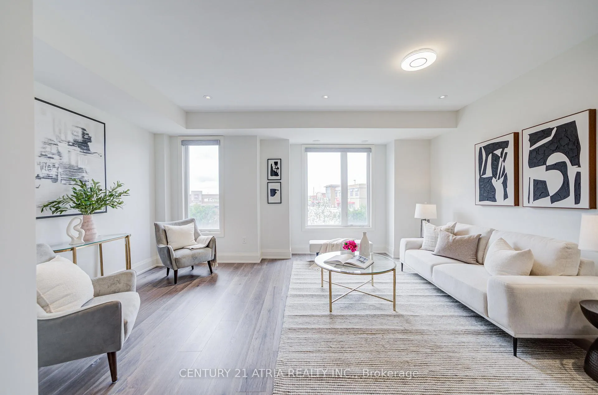 Photo 13 of 49 Cohen Way, Vaughan, Patterson — HOMEH
