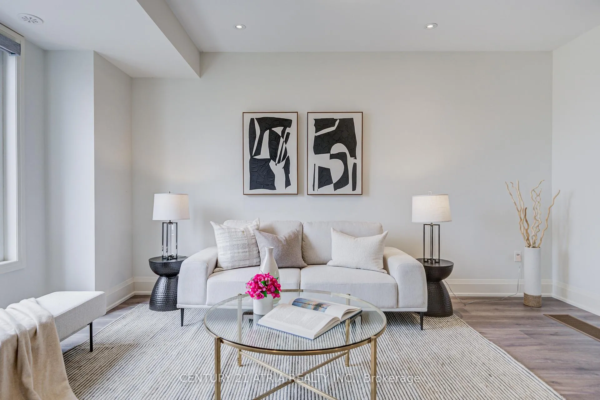 Photo 15 of 49 Cohen Way, Vaughan, Patterson — HOMEH