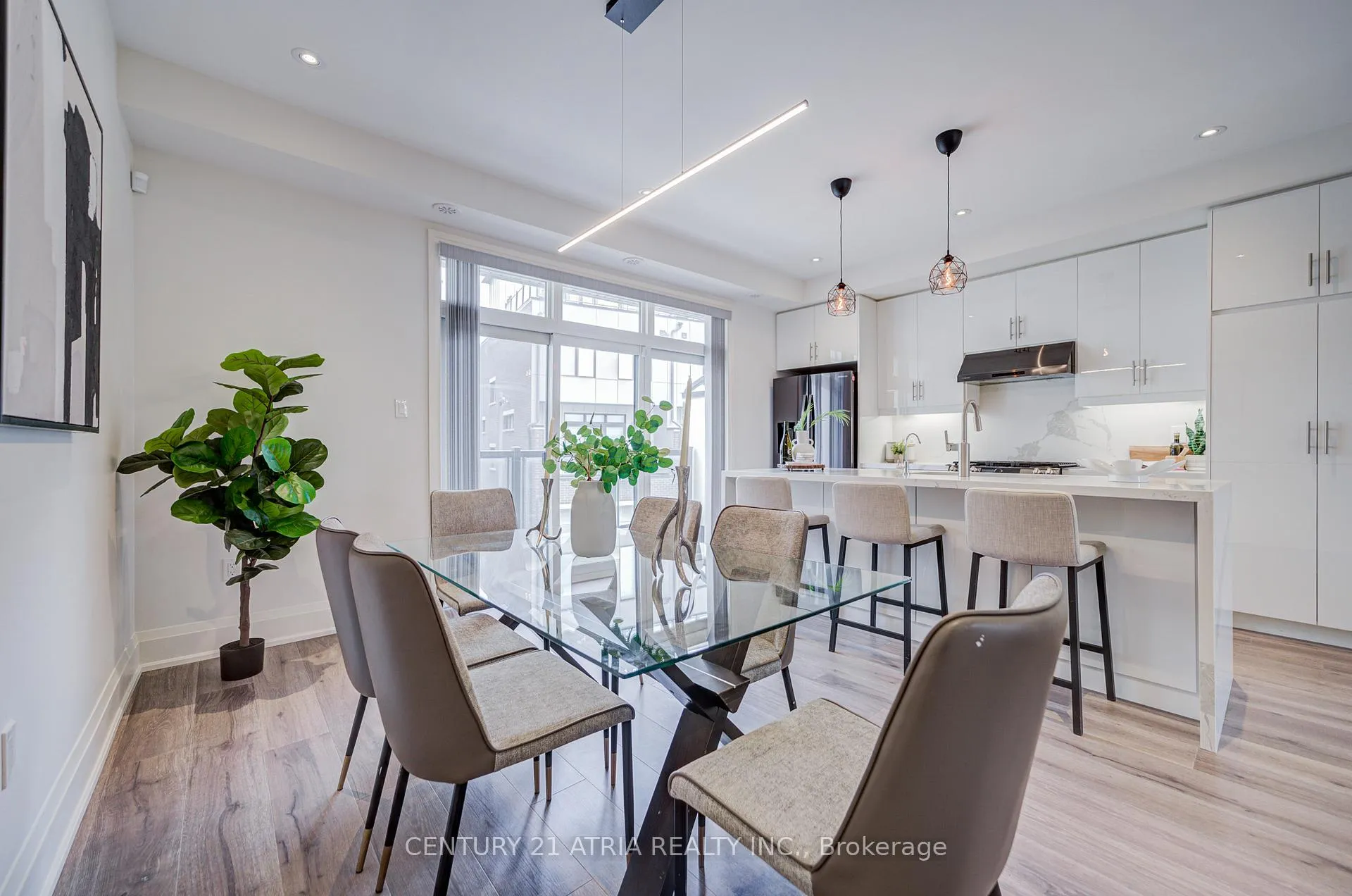 Photo 20 of 49 Cohen Way, Vaughan, Patterson — HOMEH