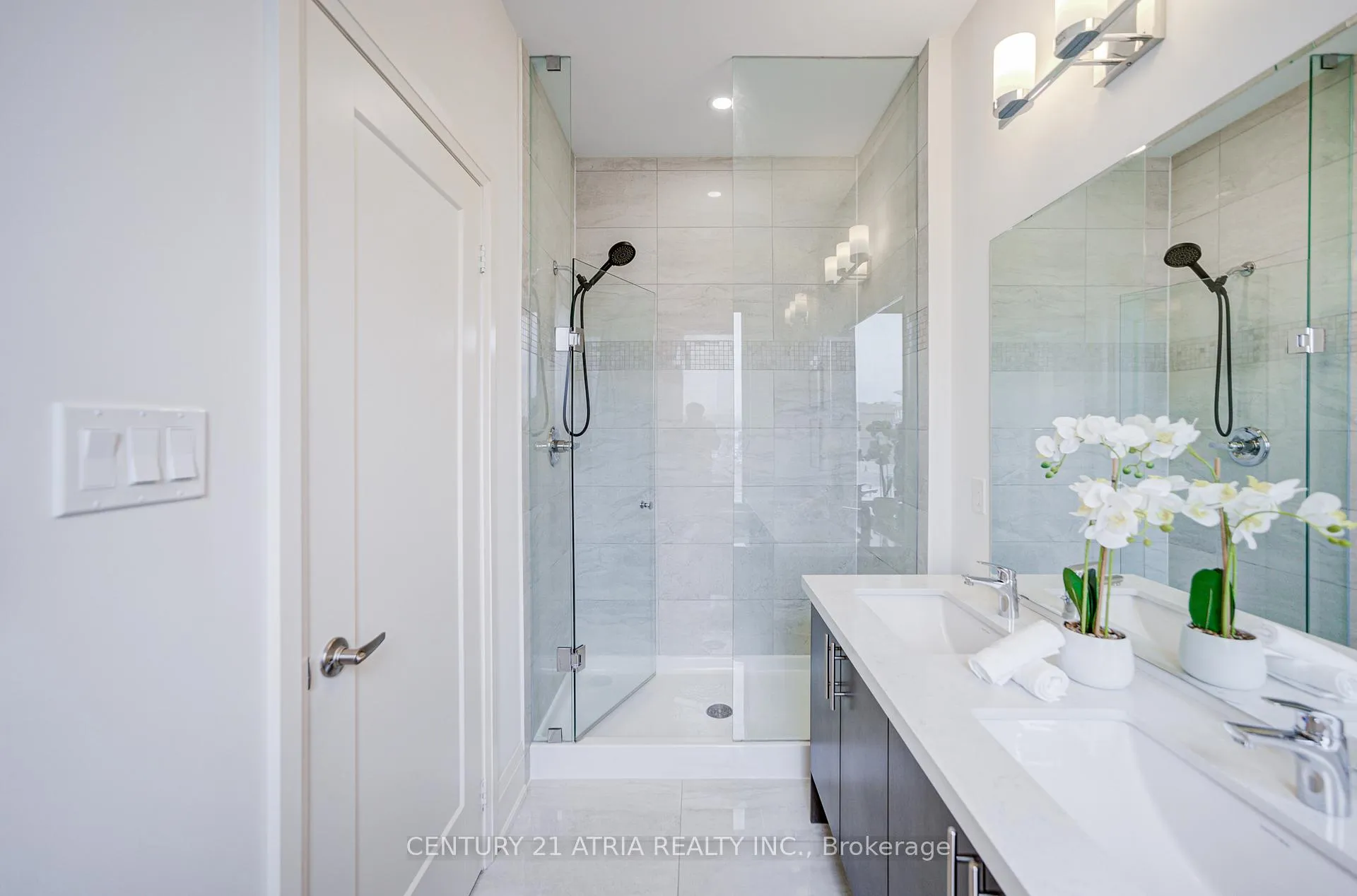 Photo 24 of 49 Cohen Way, Vaughan, Patterson — HOMEH