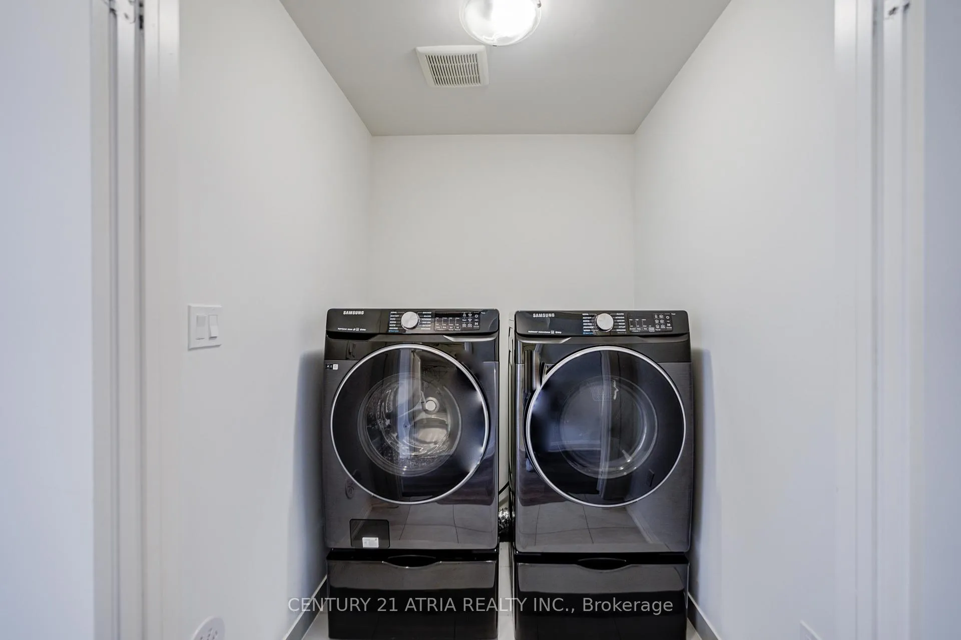 Photo 27 of 49 Cohen Way, Vaughan, Patterson — HOMEH