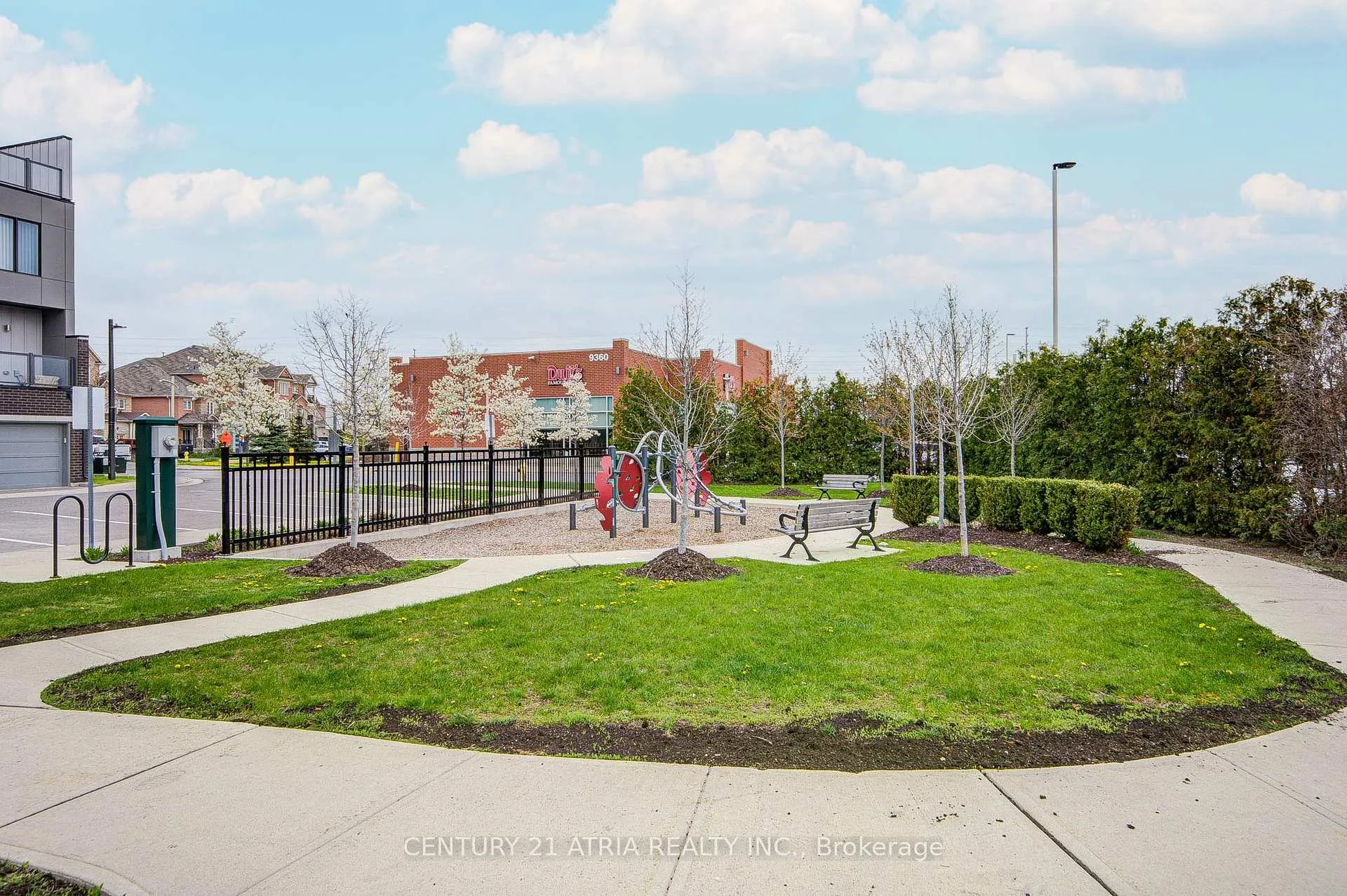 Photo 31 of 49 Cohen Way, Vaughan, Patterson — HOMEH