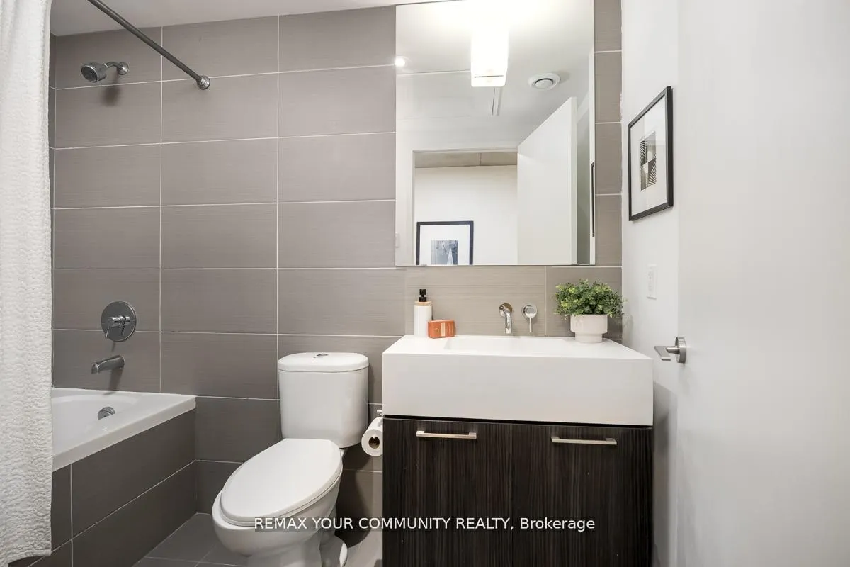 Photo 14 of Unit 703, 560 King Street W, Toronto, Waterfront Communities — HOMEH