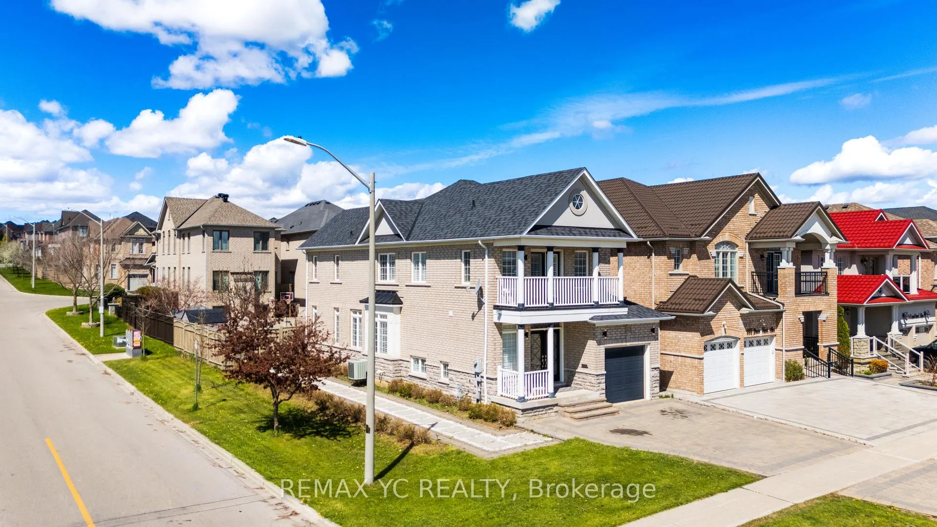 Photo 2 of 552 Grand Trunk Avenue, Vaughan, Patterson — HOMEH