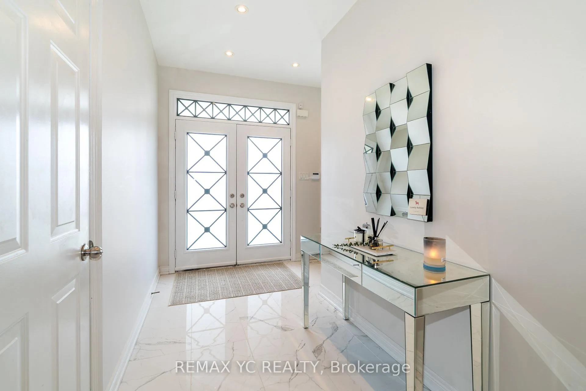Photo 3 of 552 Grand Trunk Avenue, Vaughan, Patterson — HOMEH