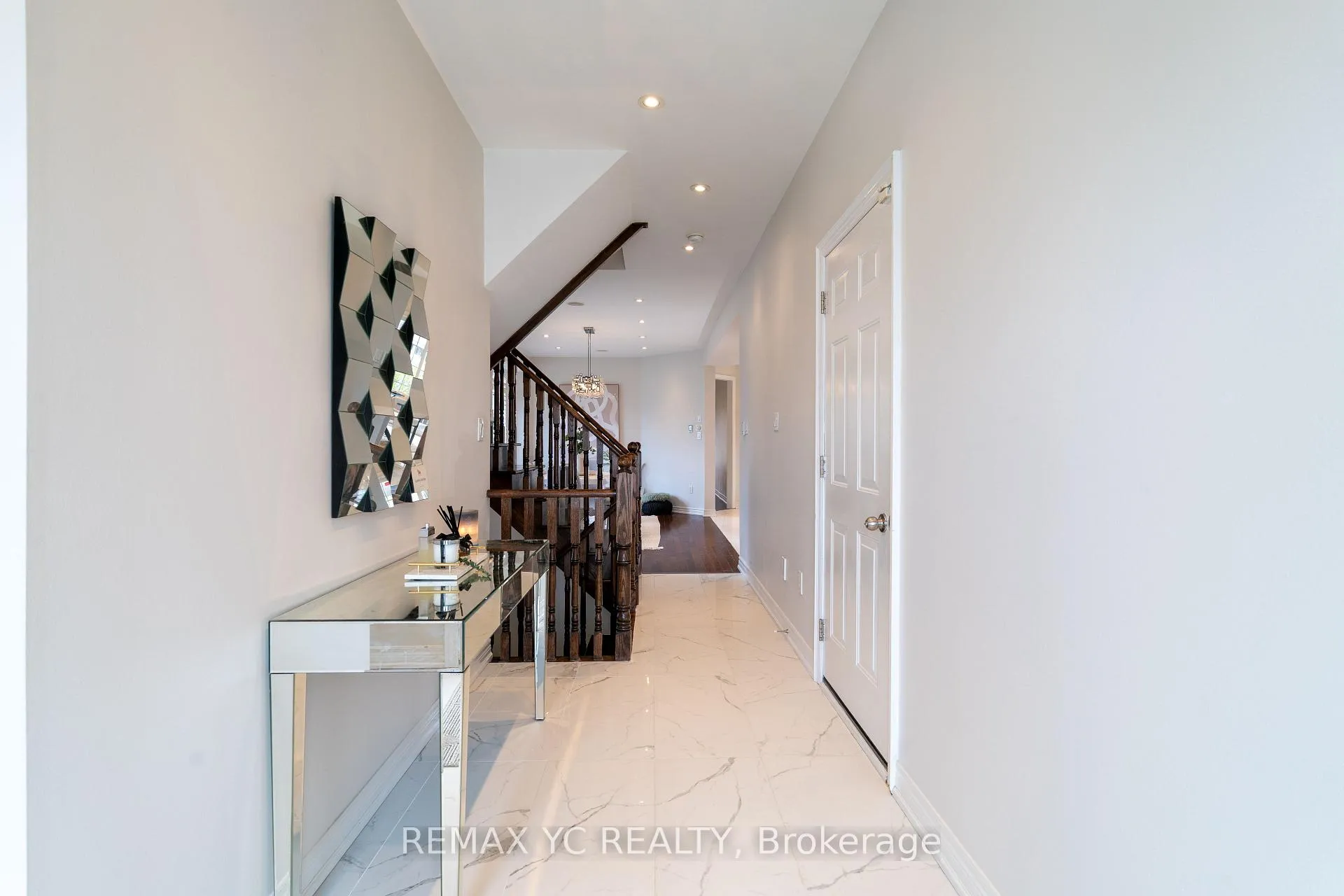 Photo 4 of 552 Grand Trunk Avenue, Vaughan, Patterson — HOMEH