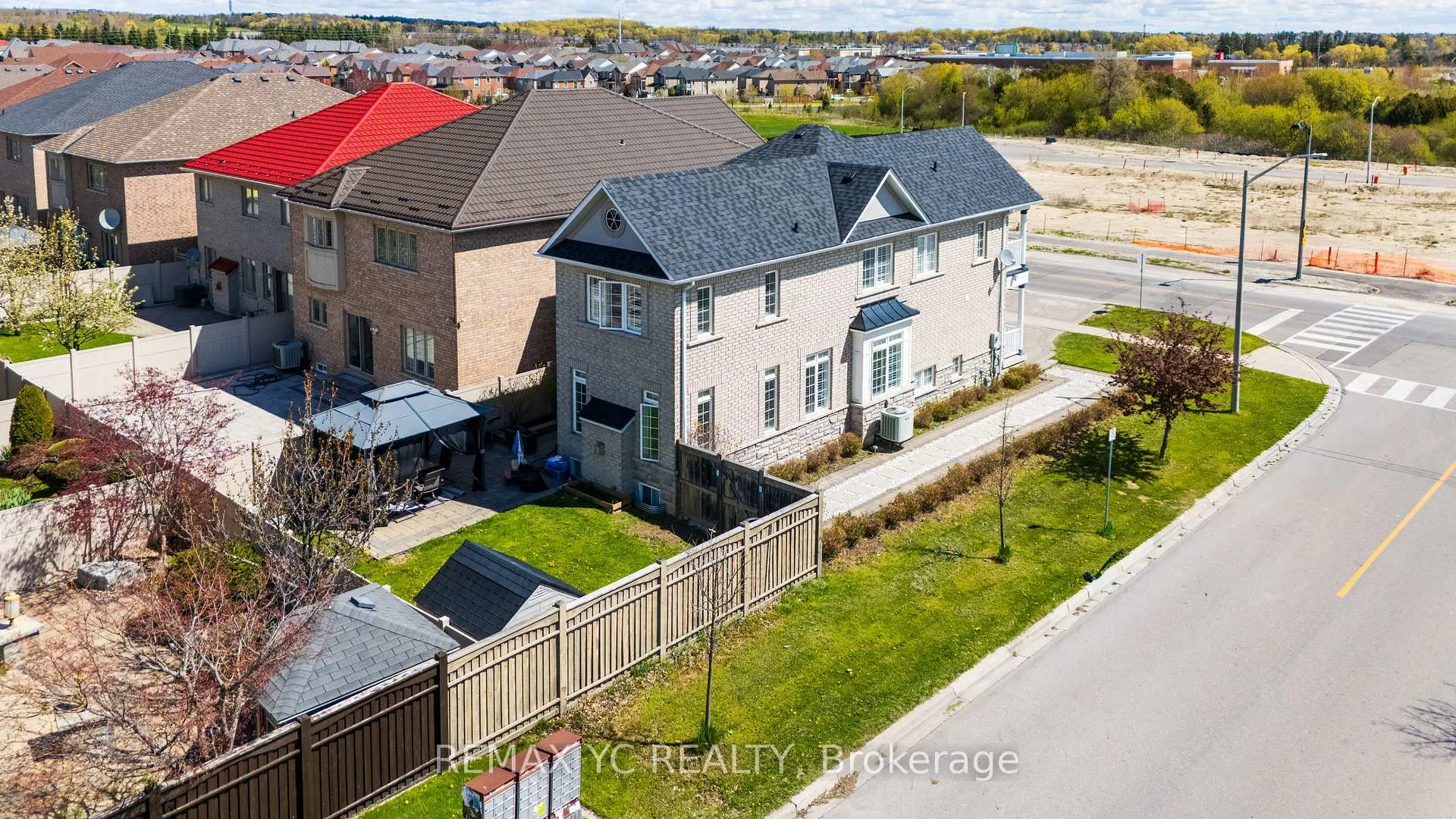 Photo 43 of 552 Grand Trunk Avenue, Vaughan, Patterson — HOMEH