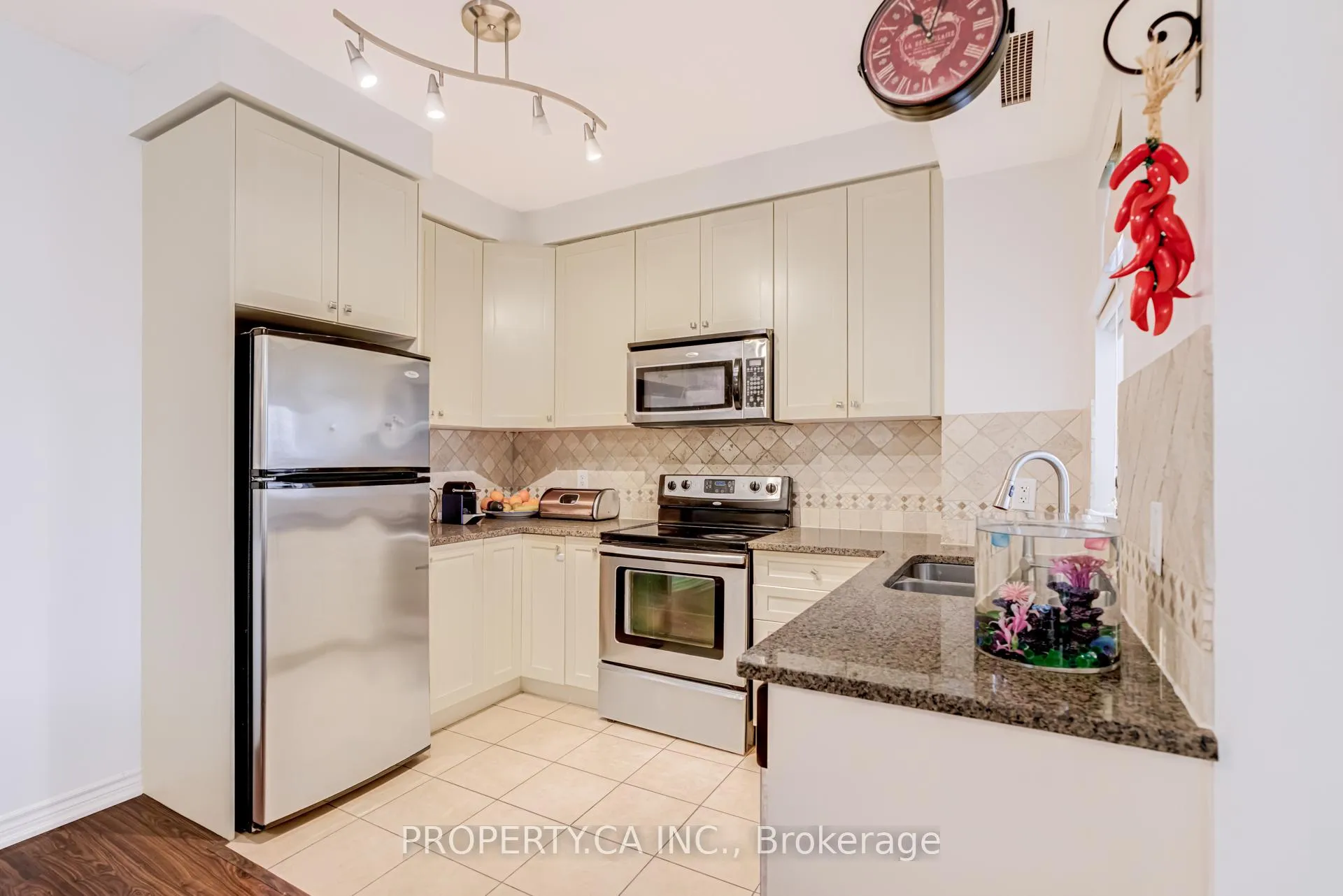 Photo 16 of Unit 305, 9235 Jane Street, Vaughan, Maple — HOMEH