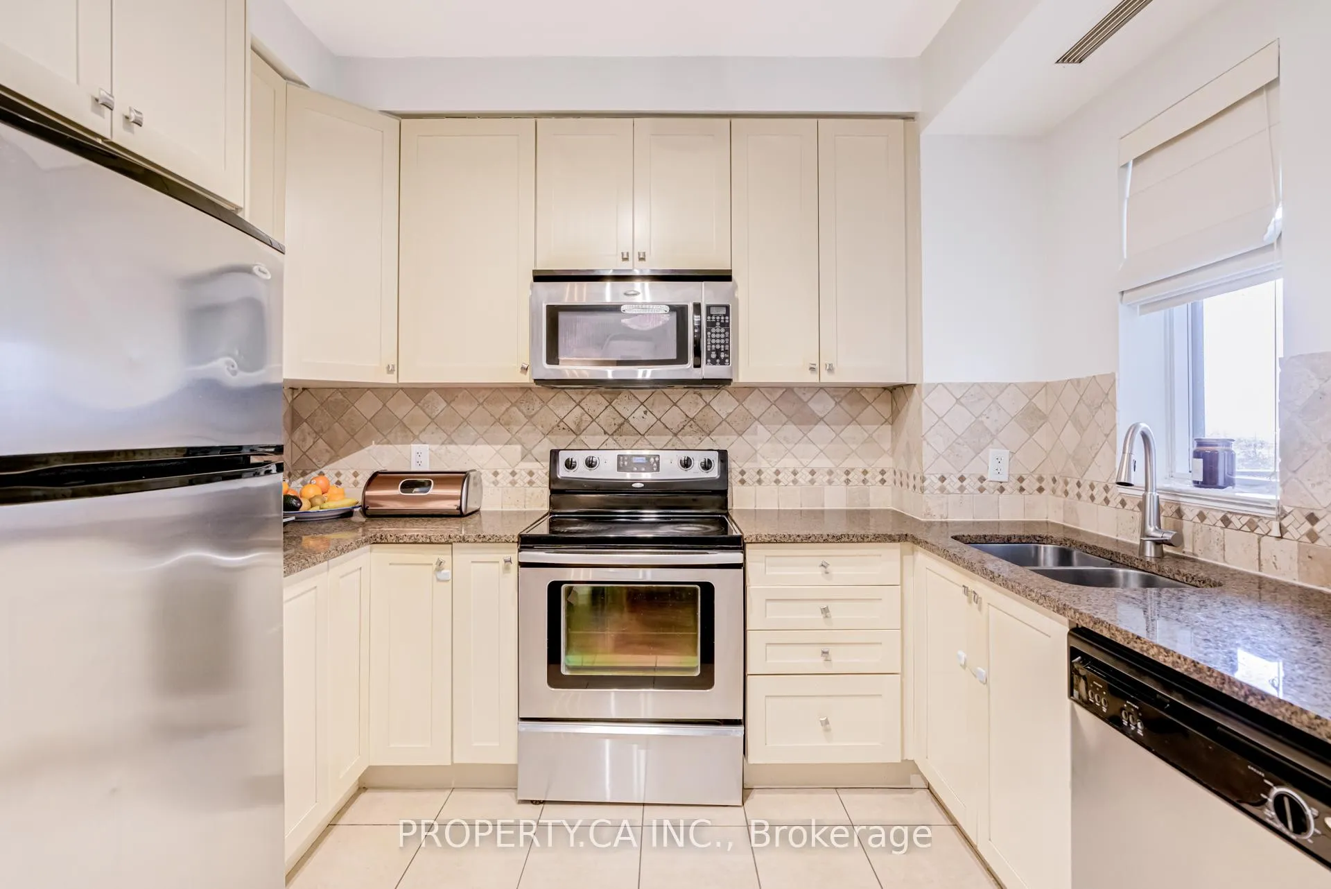 Photo 17 of Unit 305, 9235 Jane Street, Vaughan, Maple — HOMEH