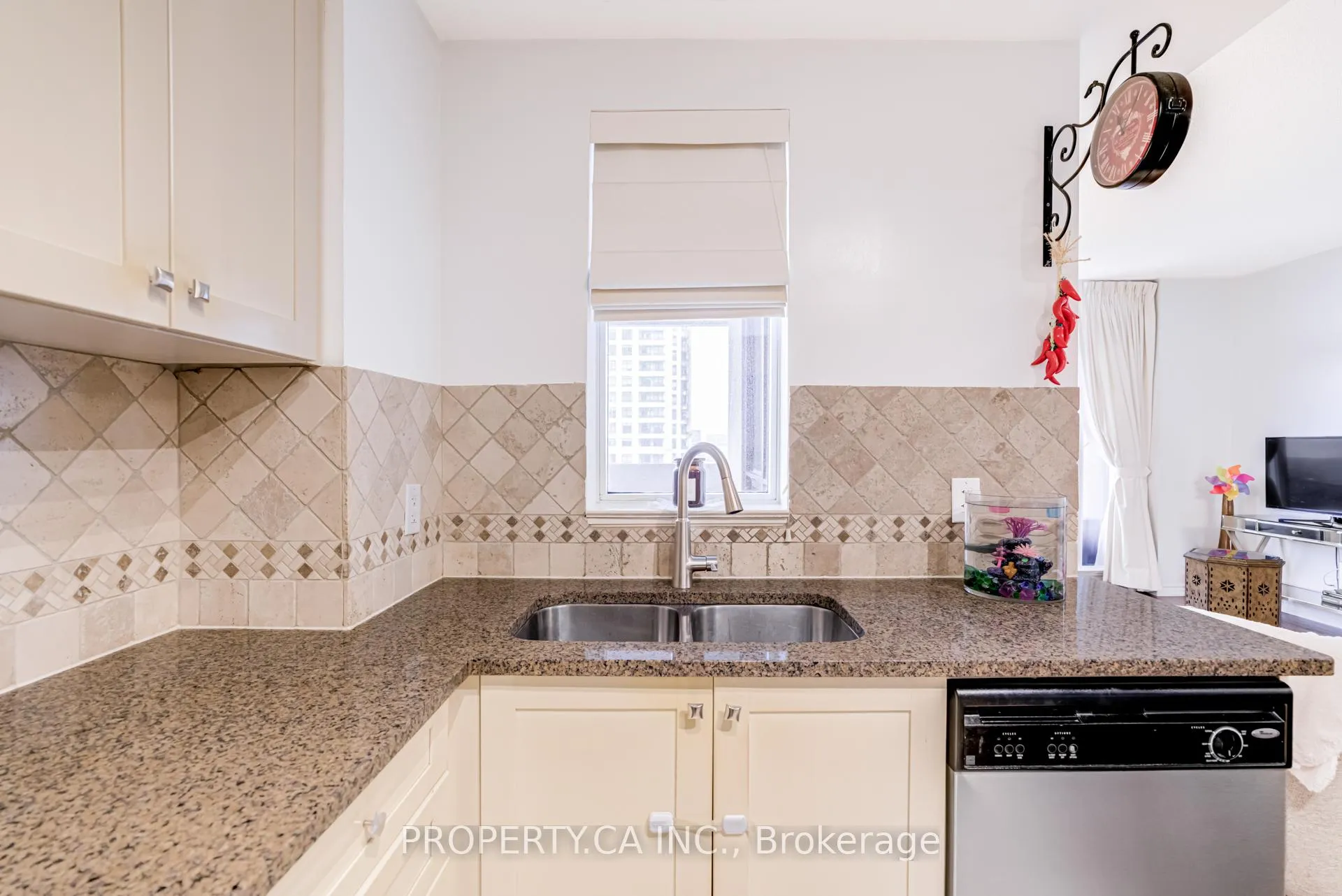 Photo 18 of Unit 305, 9235 Jane Street, Vaughan, Maple — HOMEH