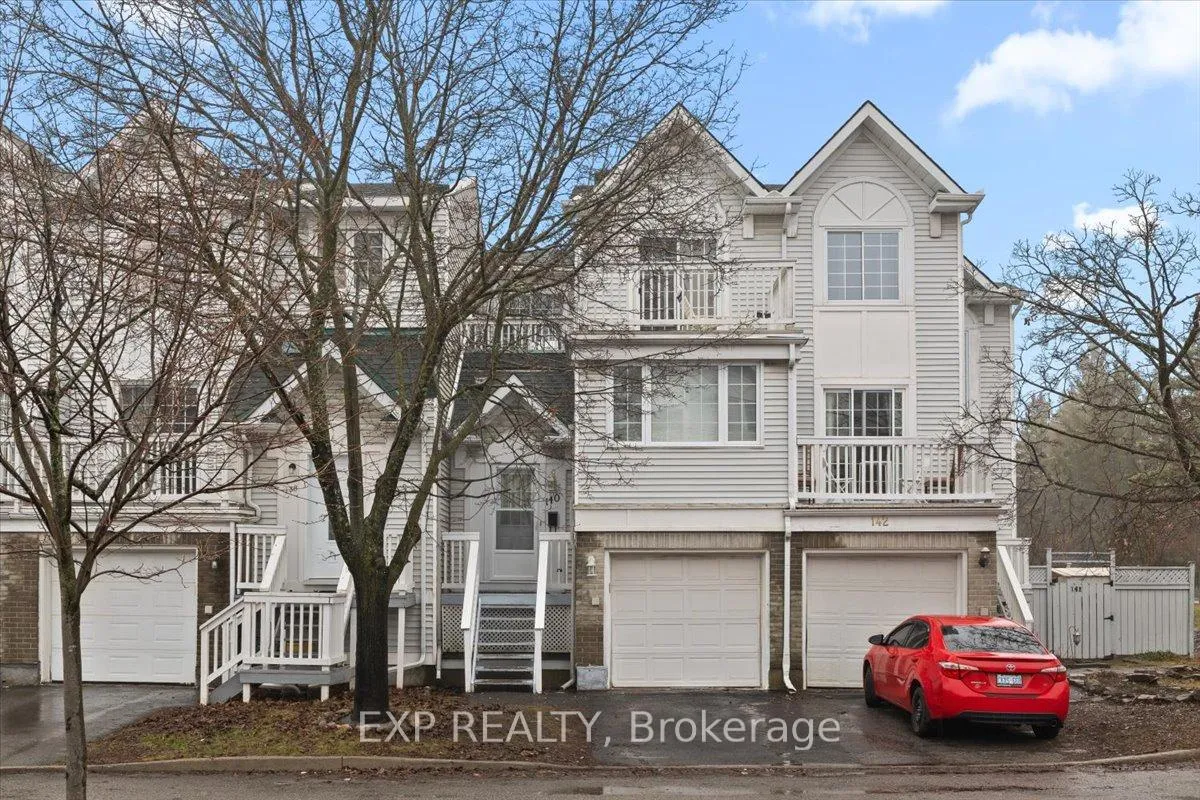 Front of 140 Castlegreen Private