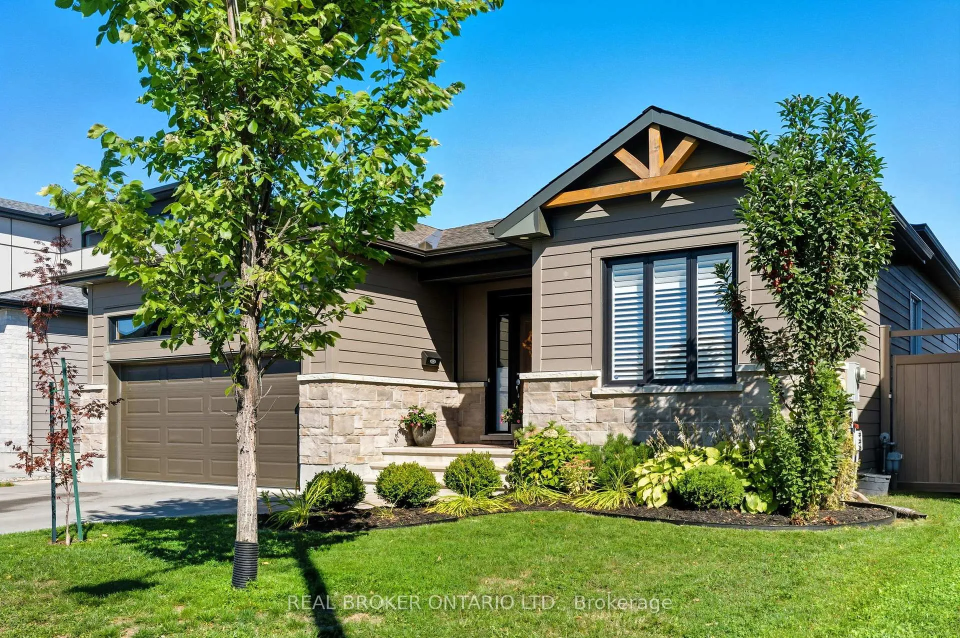 Photo 1 of 82 Axel Crescent, Ottawa, Kanata - Emerald Meadows/Trailwest — HOMEH
