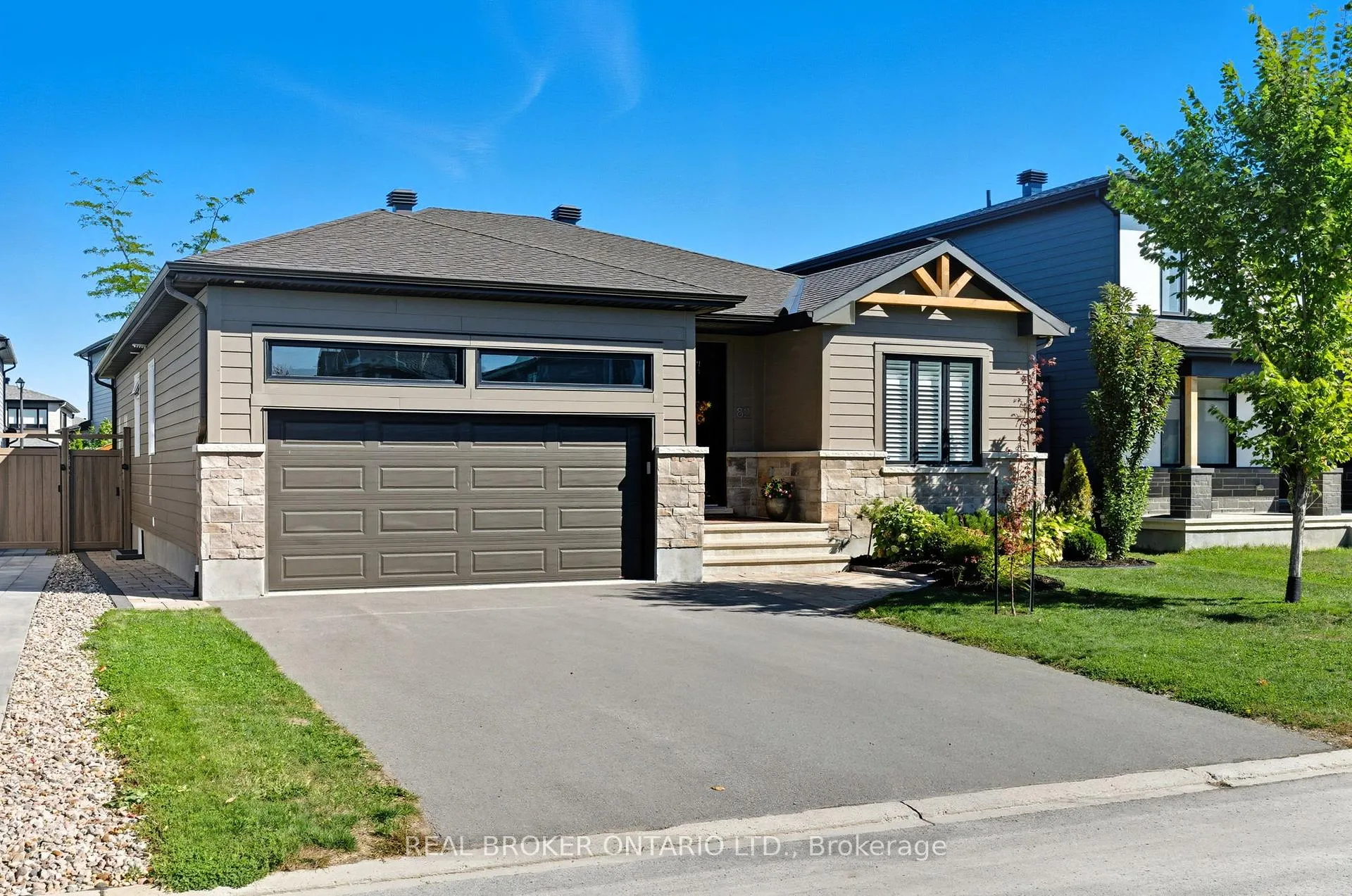 Photo 2 of 82 Axel Crescent, Ottawa, Kanata - Emerald Meadows/Trailwest — HOMEH