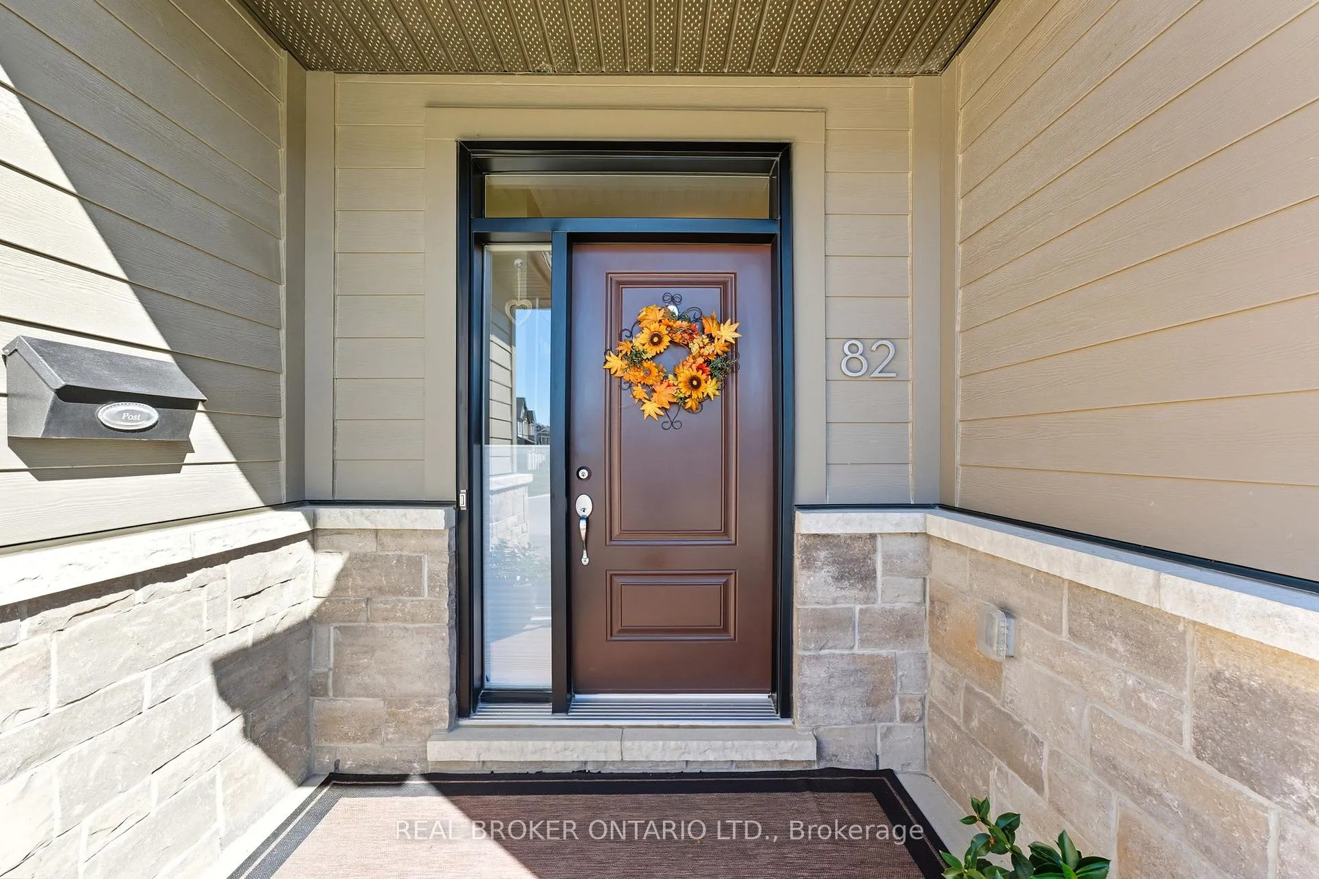 Photo 3 of 82 Axel Crescent, Ottawa, Kanata - Emerald Meadows/Trailwest — HOMEH