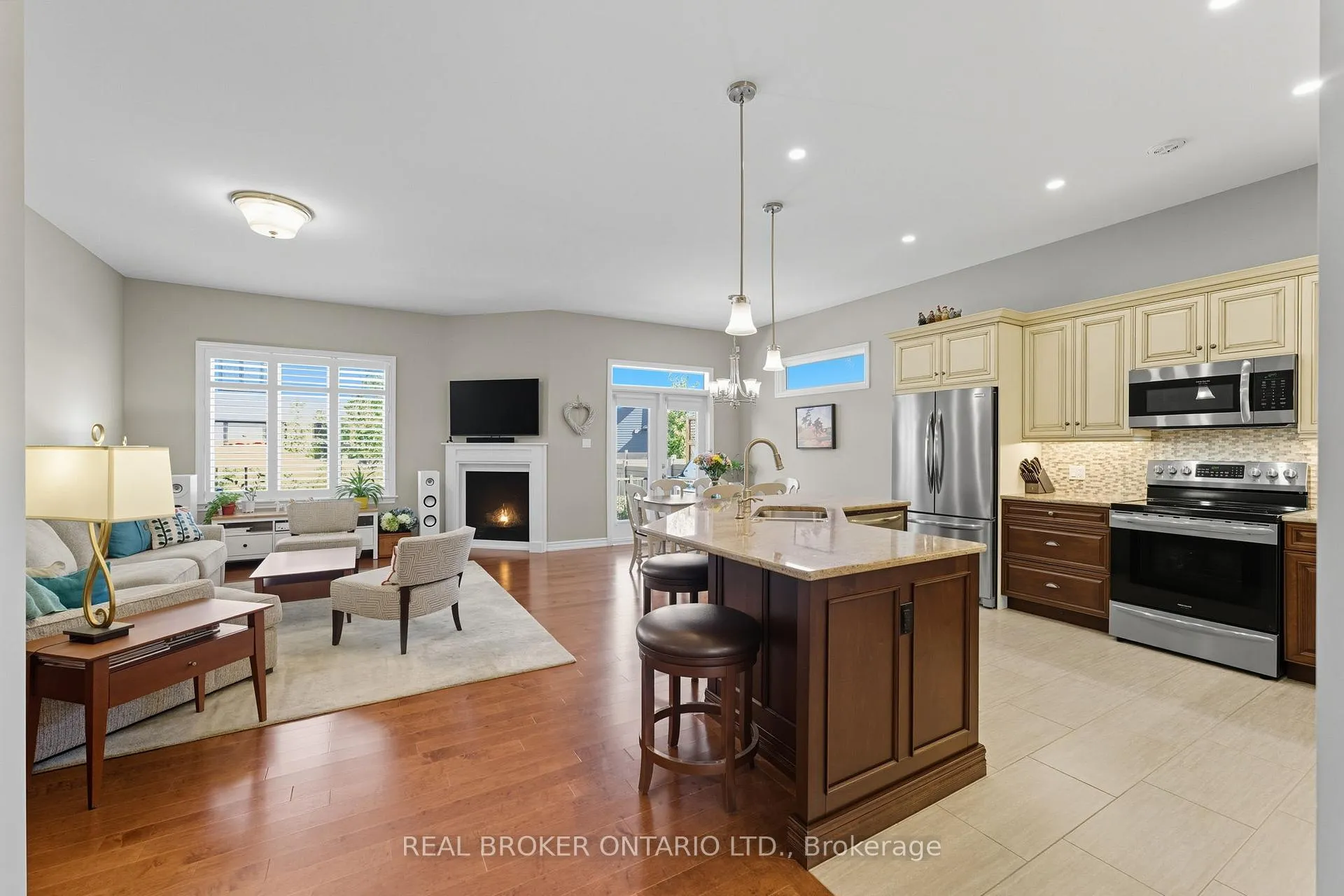 Photo 4 of 82 Axel Crescent, Ottawa, Kanata - Emerald Meadows/Trailwest — HOMEH