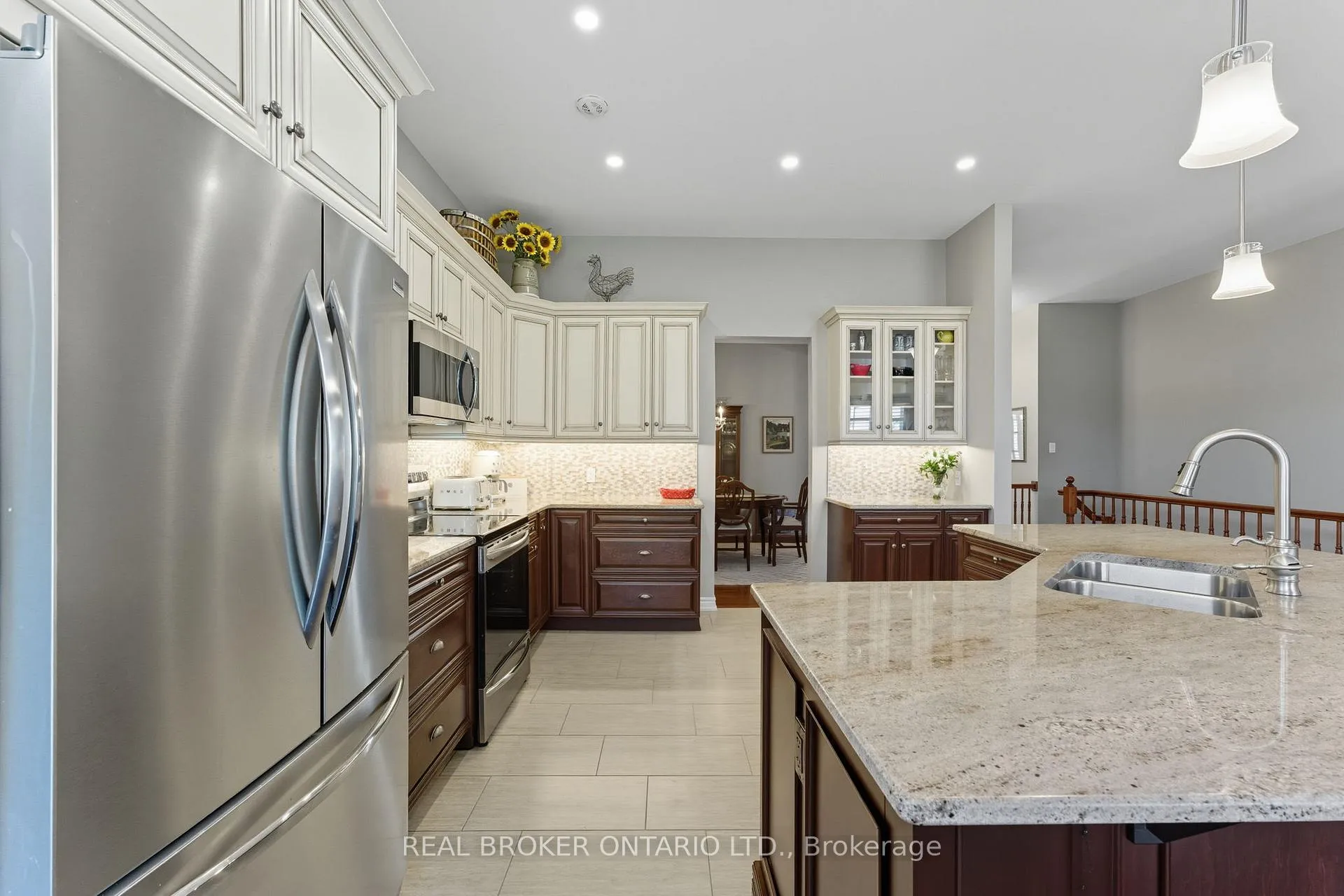 Photo 6 of 82 Axel Crescent, Ottawa, Kanata - Emerald Meadows/Trailwest — HOMEH