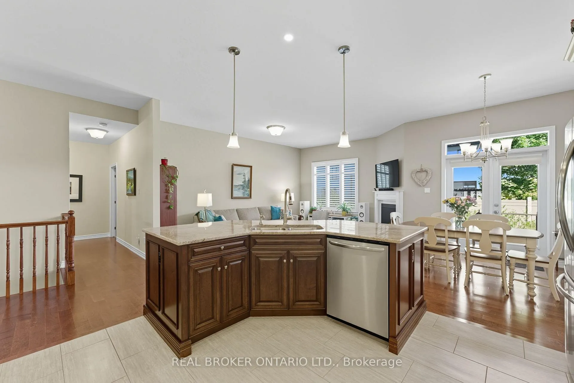 Photo 7 of 82 Axel Crescent, Ottawa, Kanata - Emerald Meadows/Trailwest — HOMEH