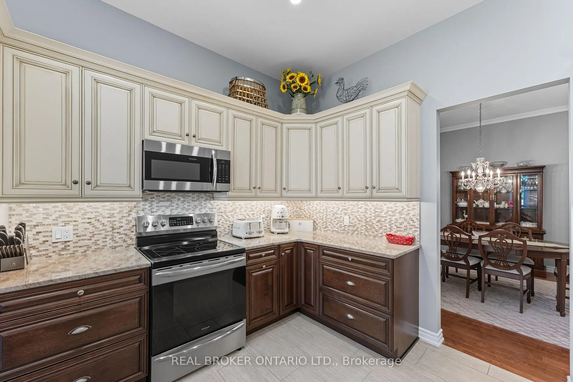 Photo 8 of 82 Axel Crescent, Ottawa, Kanata - Emerald Meadows/Trailwest — HOMEH