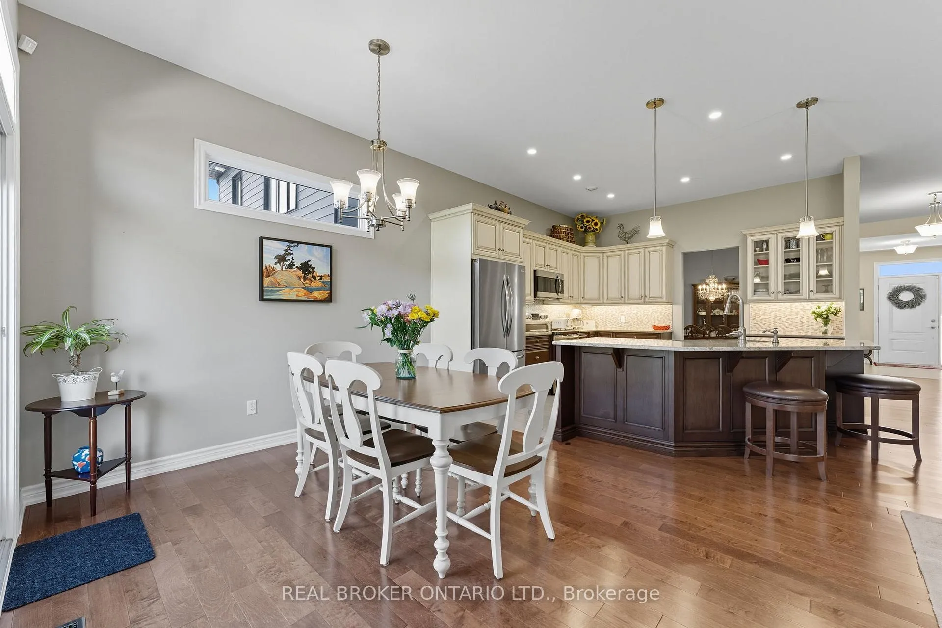 Photo 10 of 82 Axel Crescent, Ottawa, Kanata - Emerald Meadows/Trailwest — HOMEH