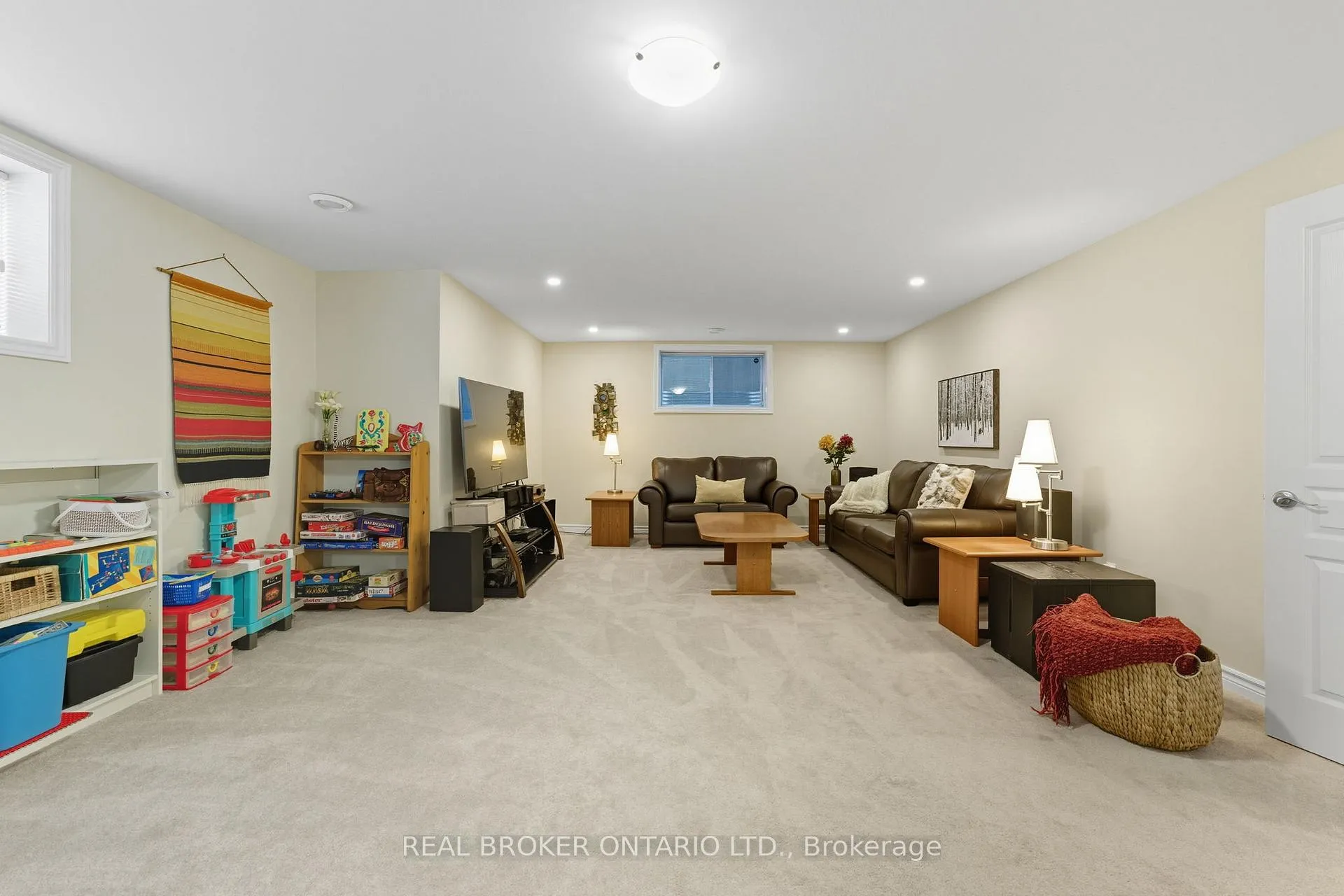Photo 28 of 82 Axel Crescent, Ottawa, Kanata - Emerald Meadows/Trailwest — HOMEH