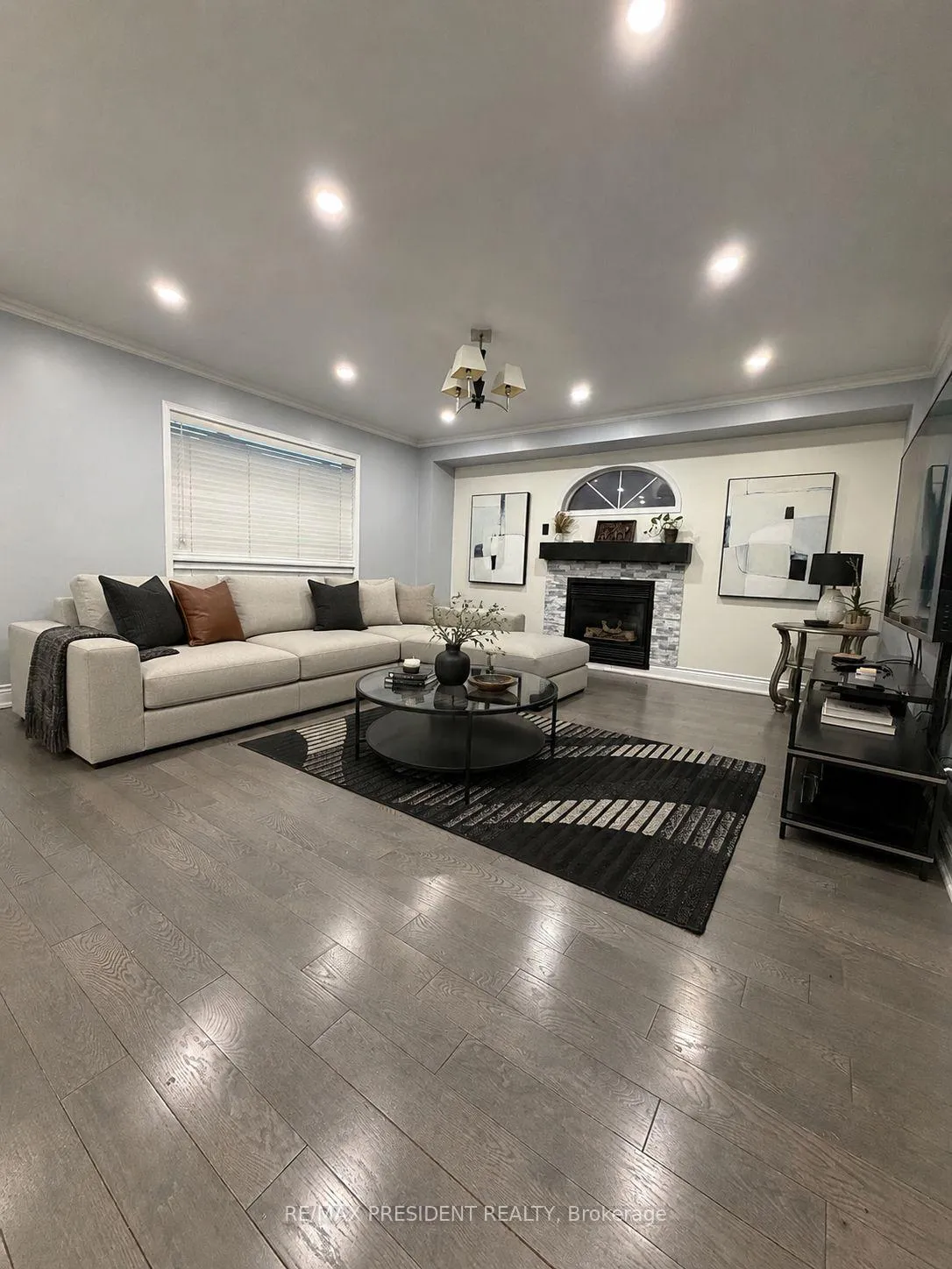Photo 2 of 31 Southbend Drive, Brampton, Snelgrove — HOMEH