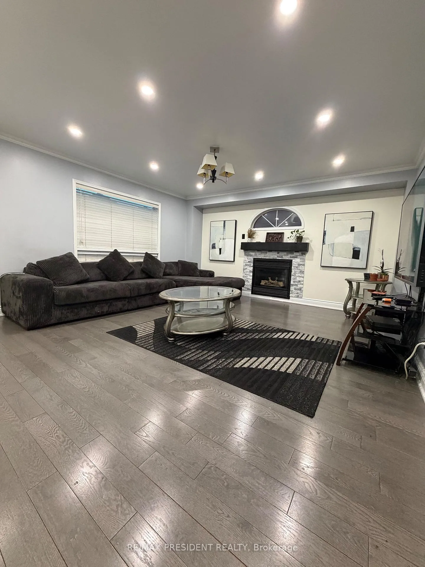 Photo 4 of 31 Southbend Drive, Brampton, Snelgrove — HOMEH