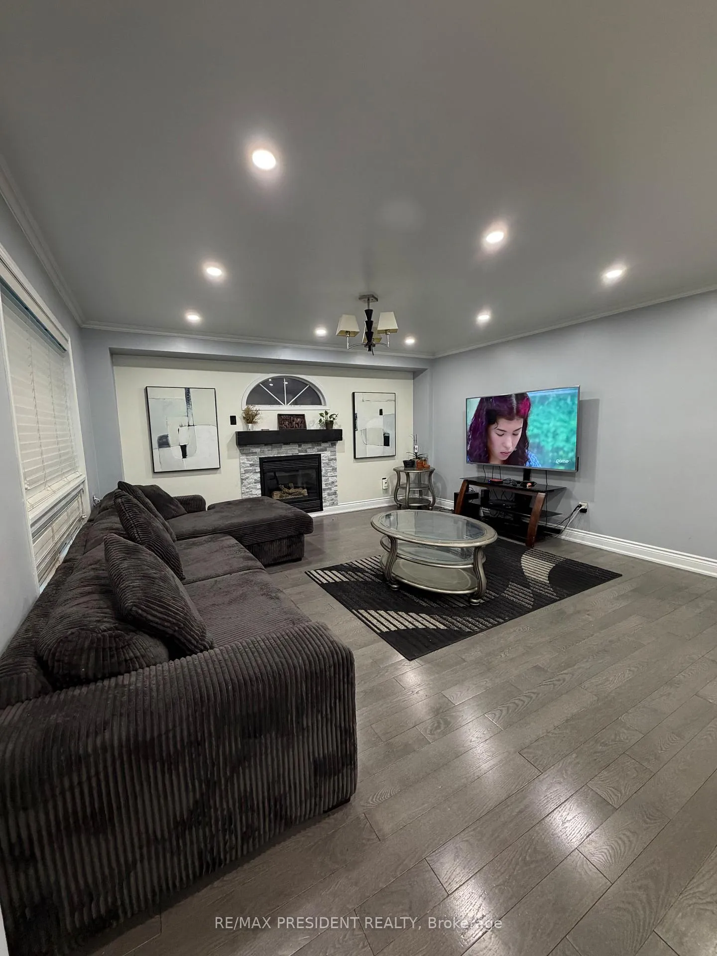 Photo 5 of 31 Southbend Drive, Brampton, Snelgrove — HOMEH