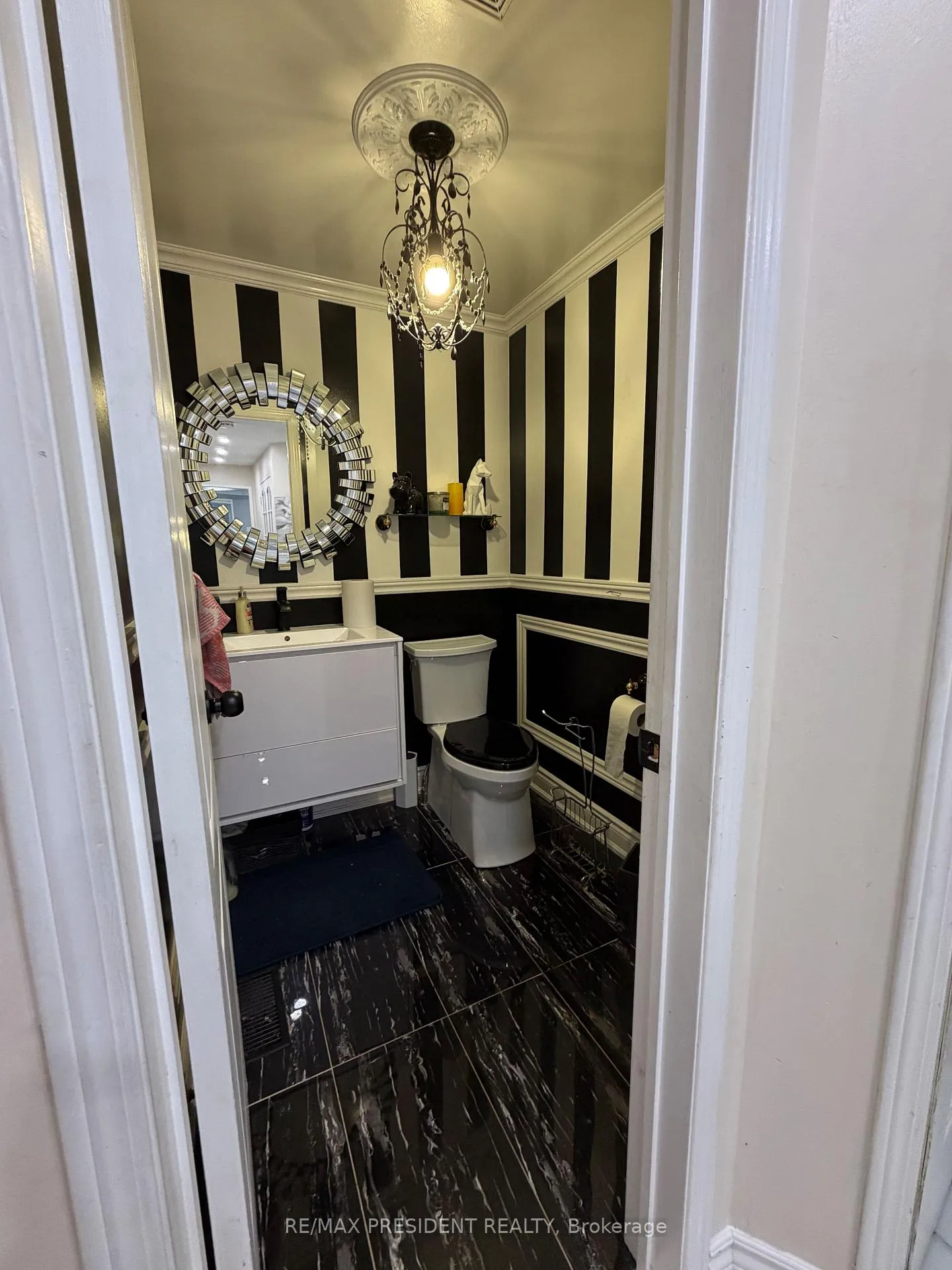 Photo 10 of 31 Southbend Drive, Brampton, Snelgrove — HOMEH