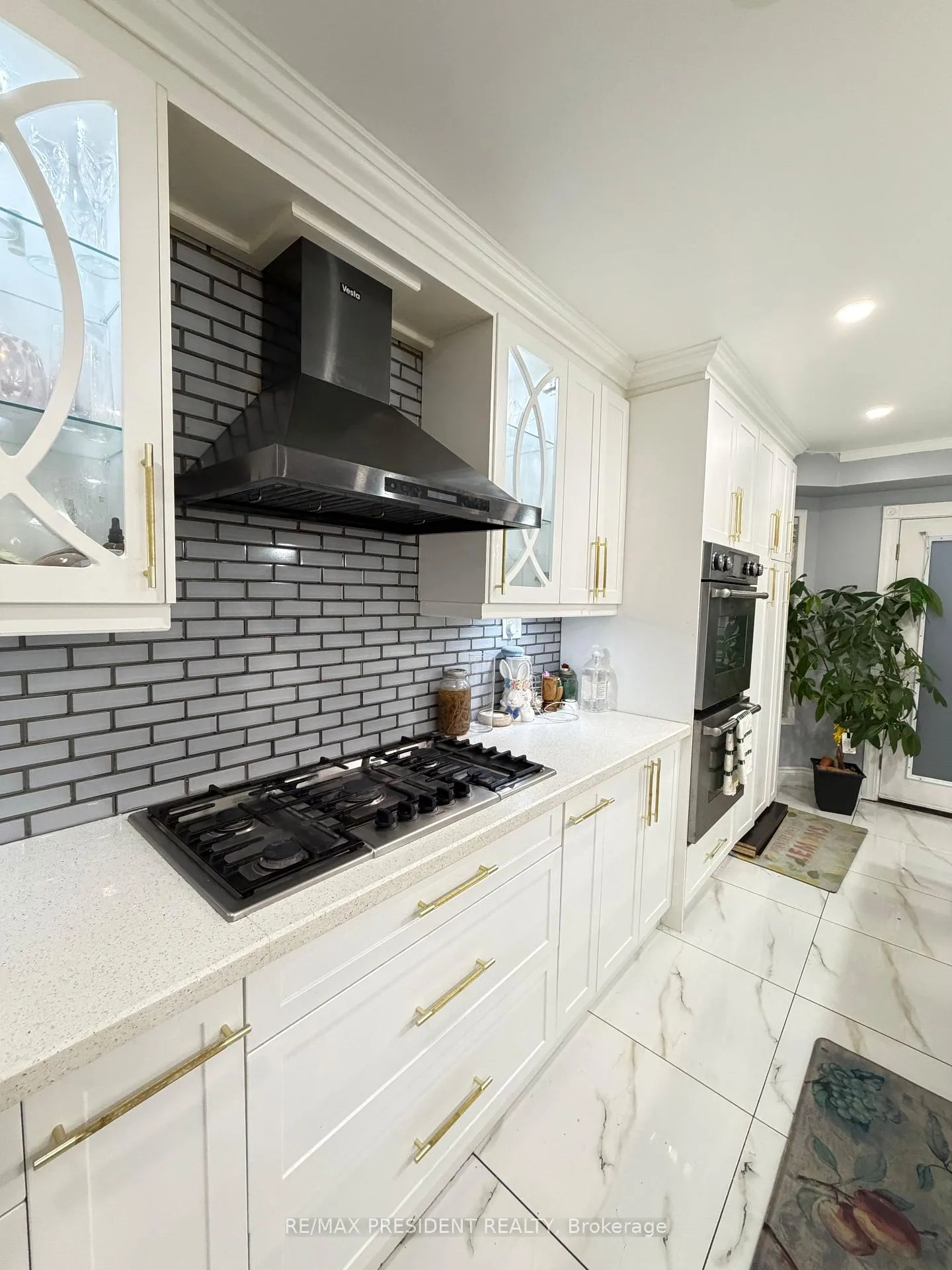 Photo 13 of 31 Southbend Drive, Brampton, Snelgrove — HOMEH
