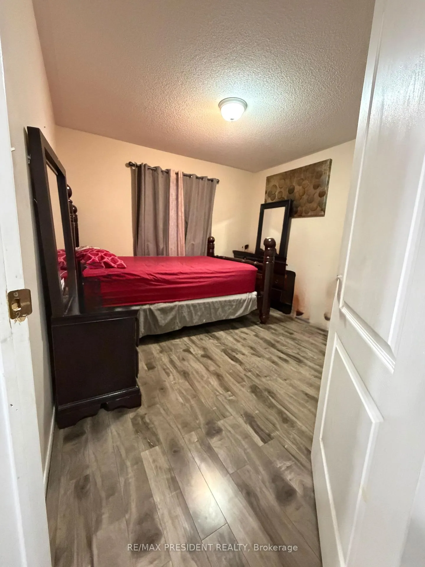 Photo 16 of 31 Southbend Drive, Brampton, Snelgrove — HOMEH