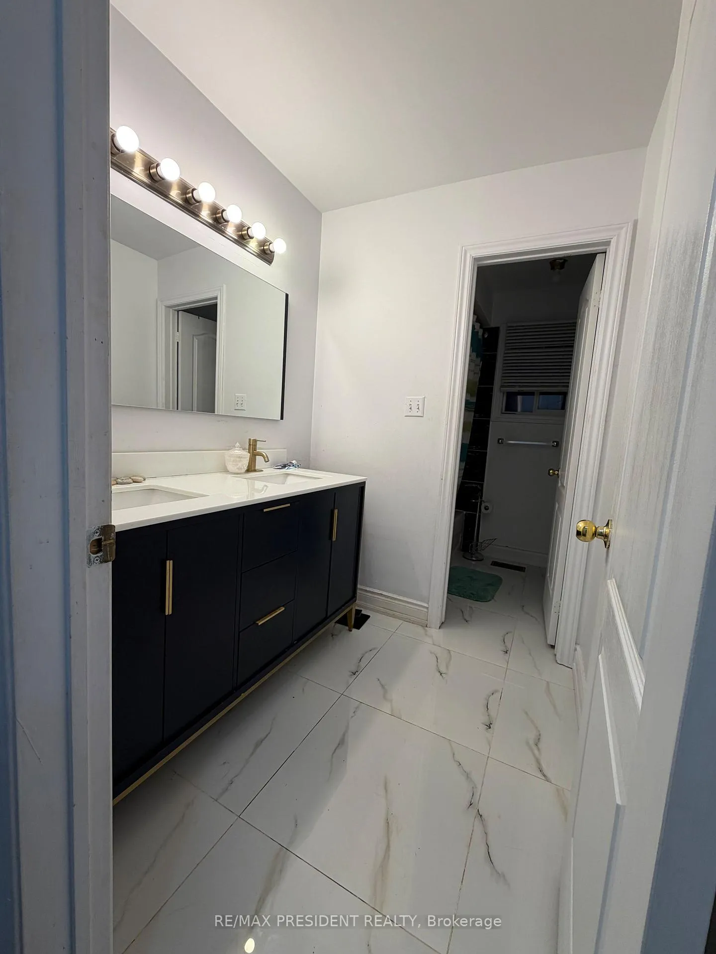 Photo 19 of 31 Southbend Drive, Brampton, Snelgrove — HOMEH
