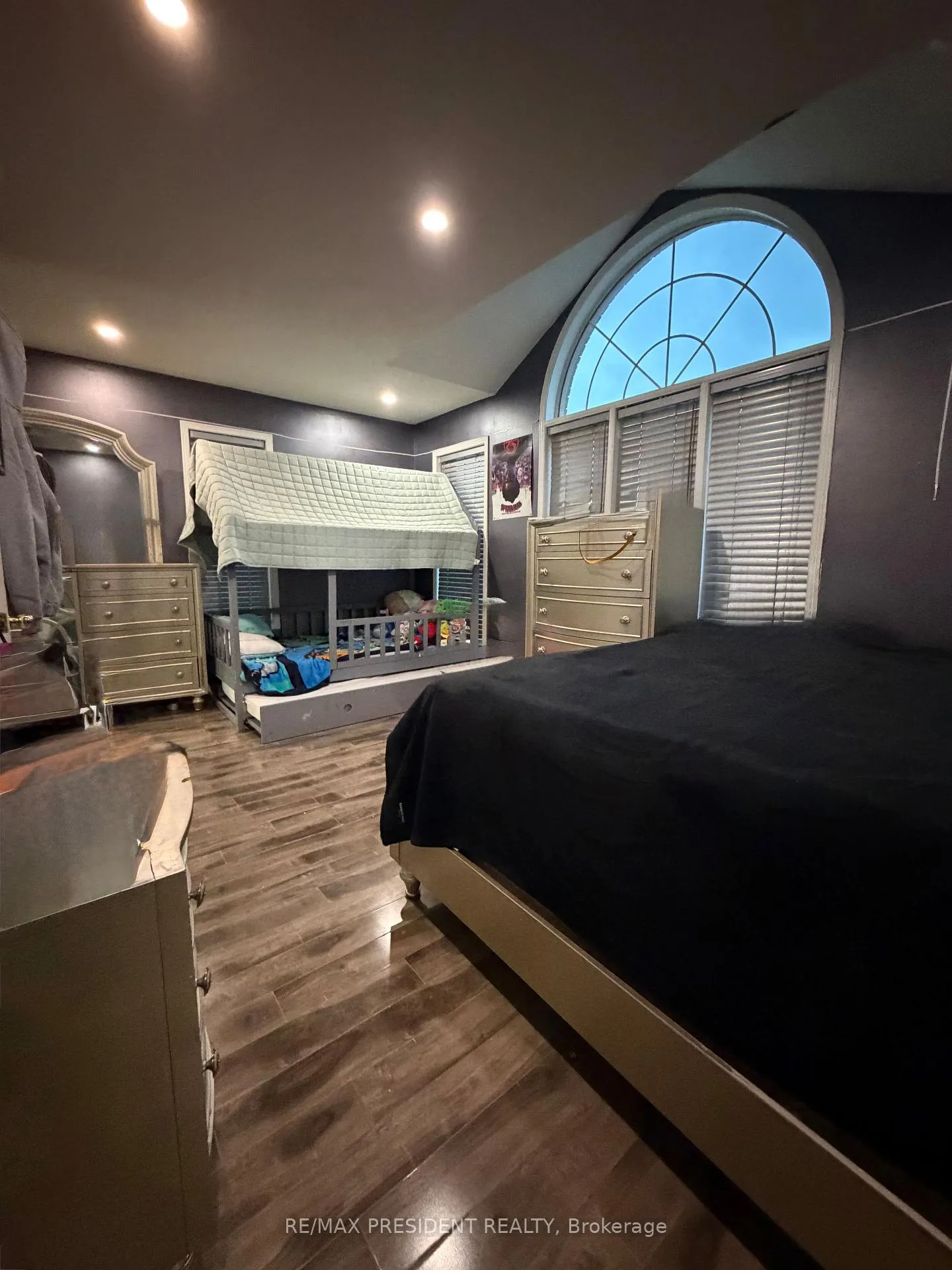 Photo 23 of 31 Southbend Drive, Brampton, Snelgrove — HOMEH