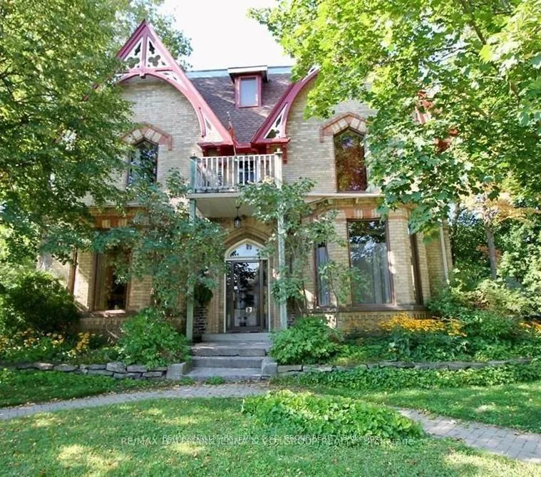 Front of 388 King Street W