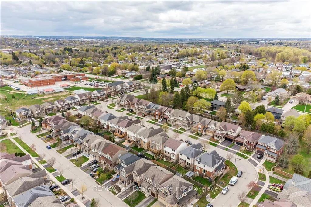 Photo 9 of 355 Guelph Avenue, Cambridge, Silver Heights — HOMEH