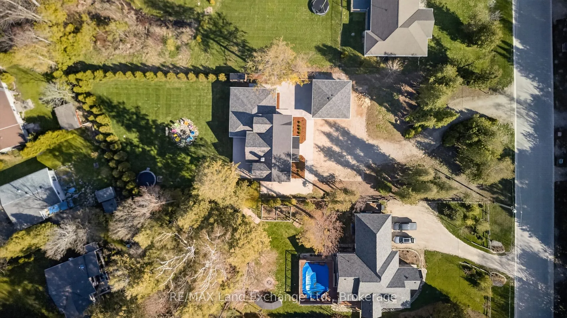 Photo 4 of 144 Huron Road W, Huron-Kinloss — HOMEH