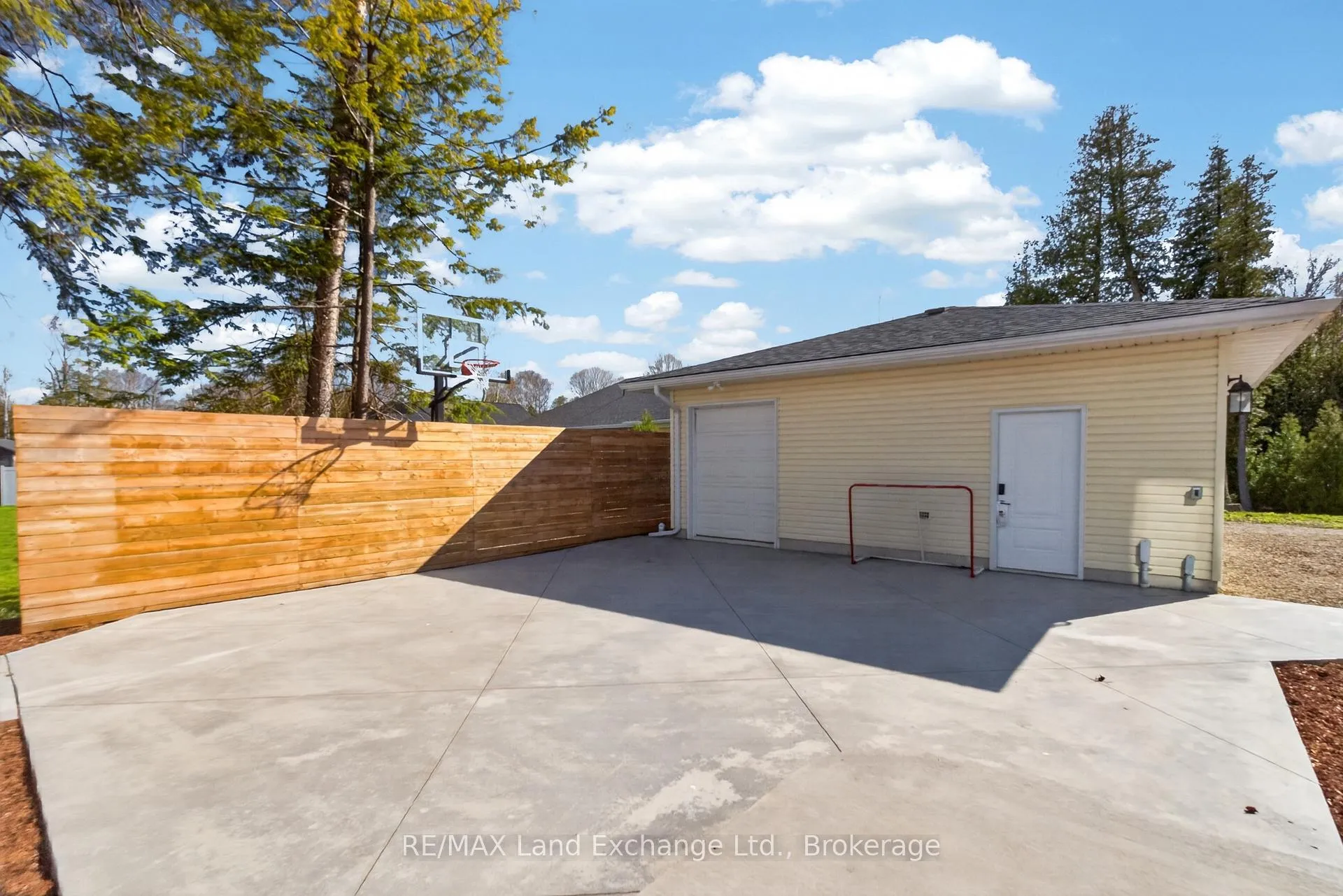 Photo 41 of 144 Huron Road W, Huron-Kinloss — HOMEH