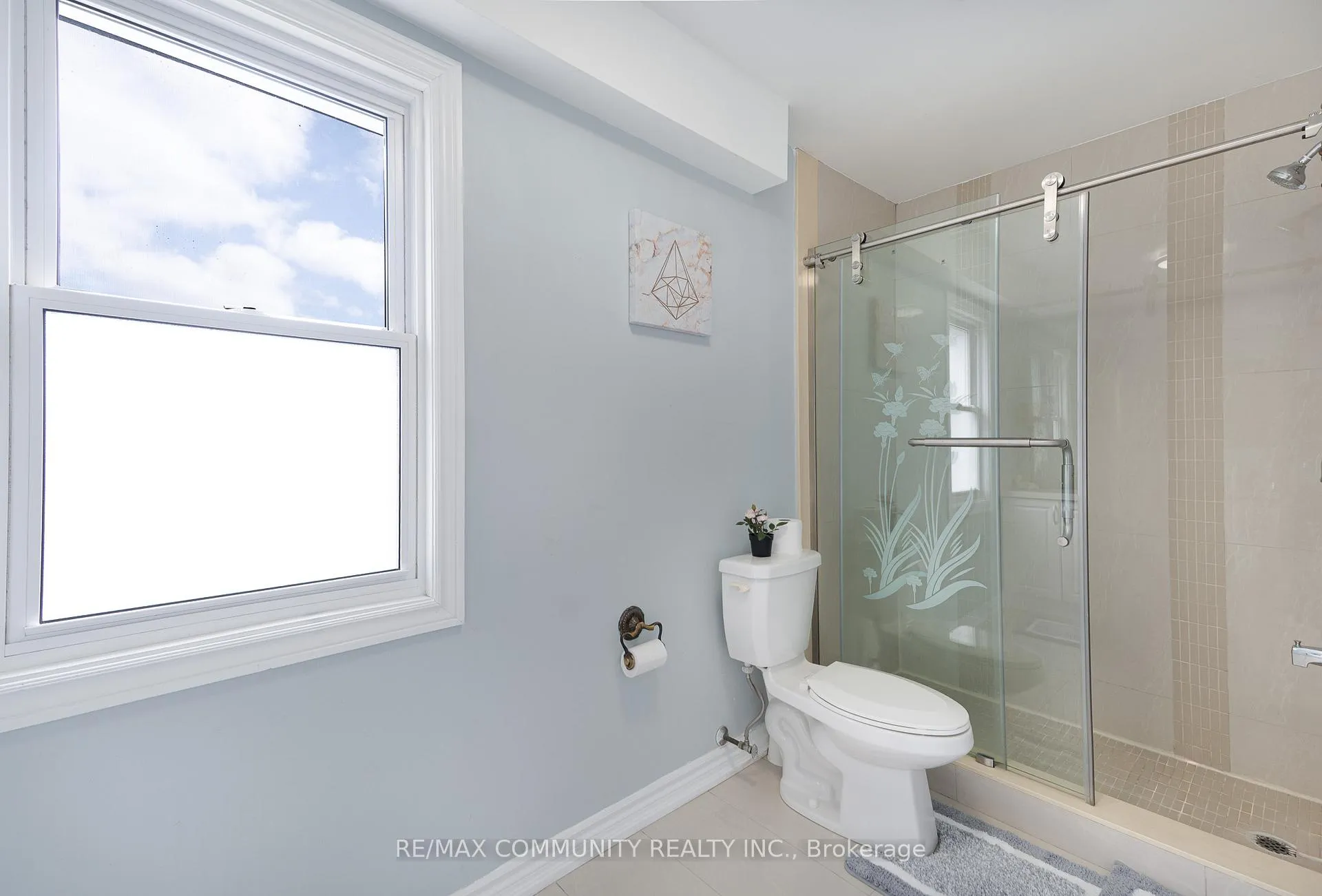 Photo 8 of 33 Windsor Avenue, Ajax, Central — HOMEH