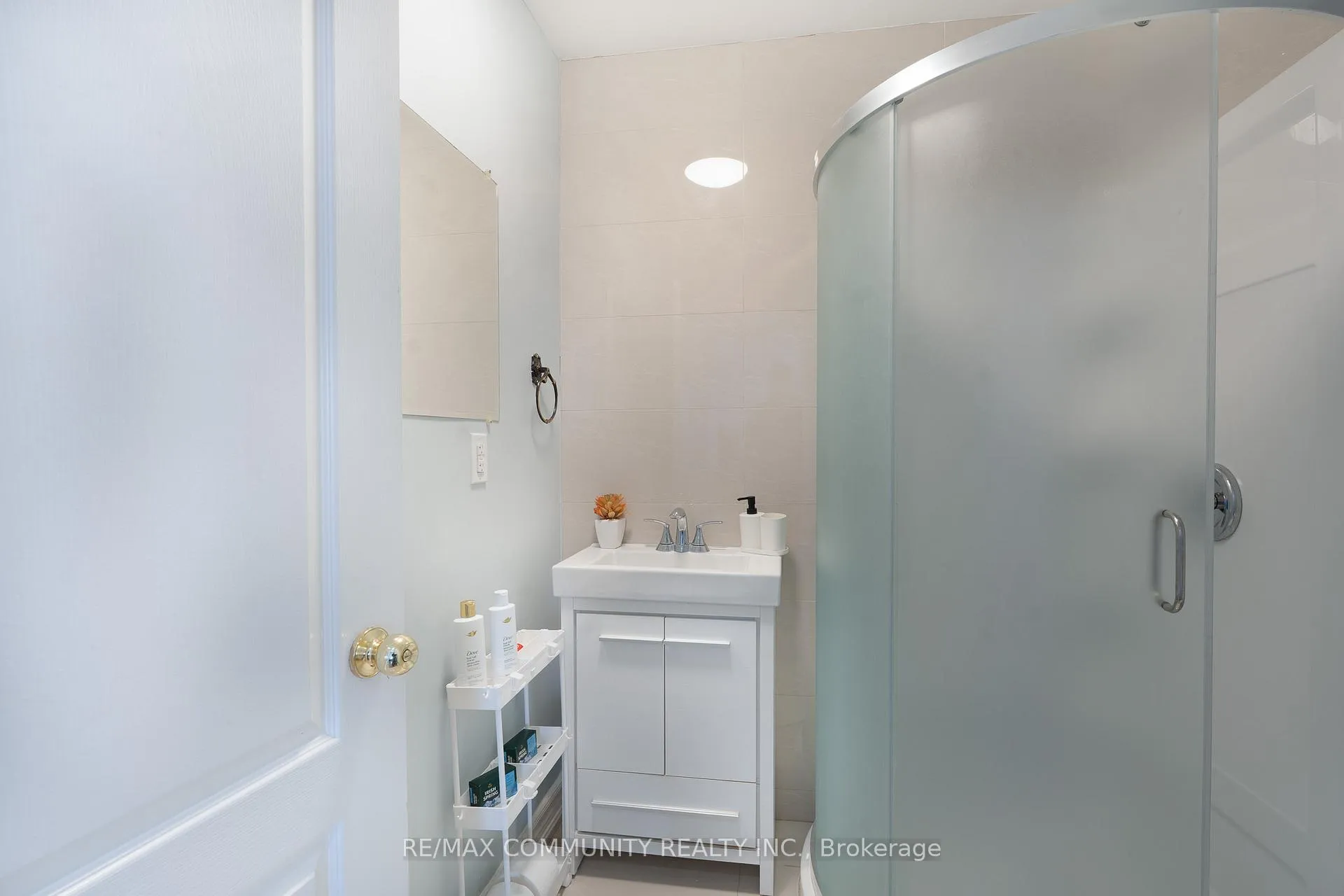 Photo 13 of 33 Windsor Avenue, Ajax, Central — HOMEH