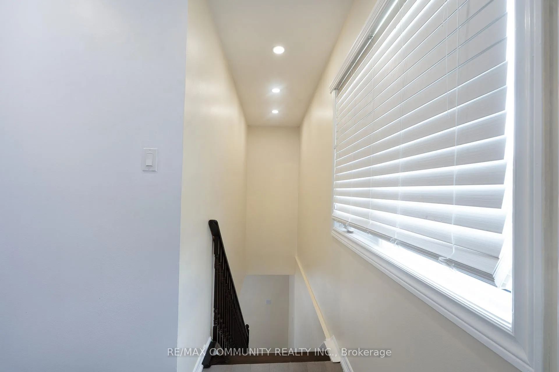 Photo 18 of 33 Windsor Avenue, Ajax, Central — HOMEH
