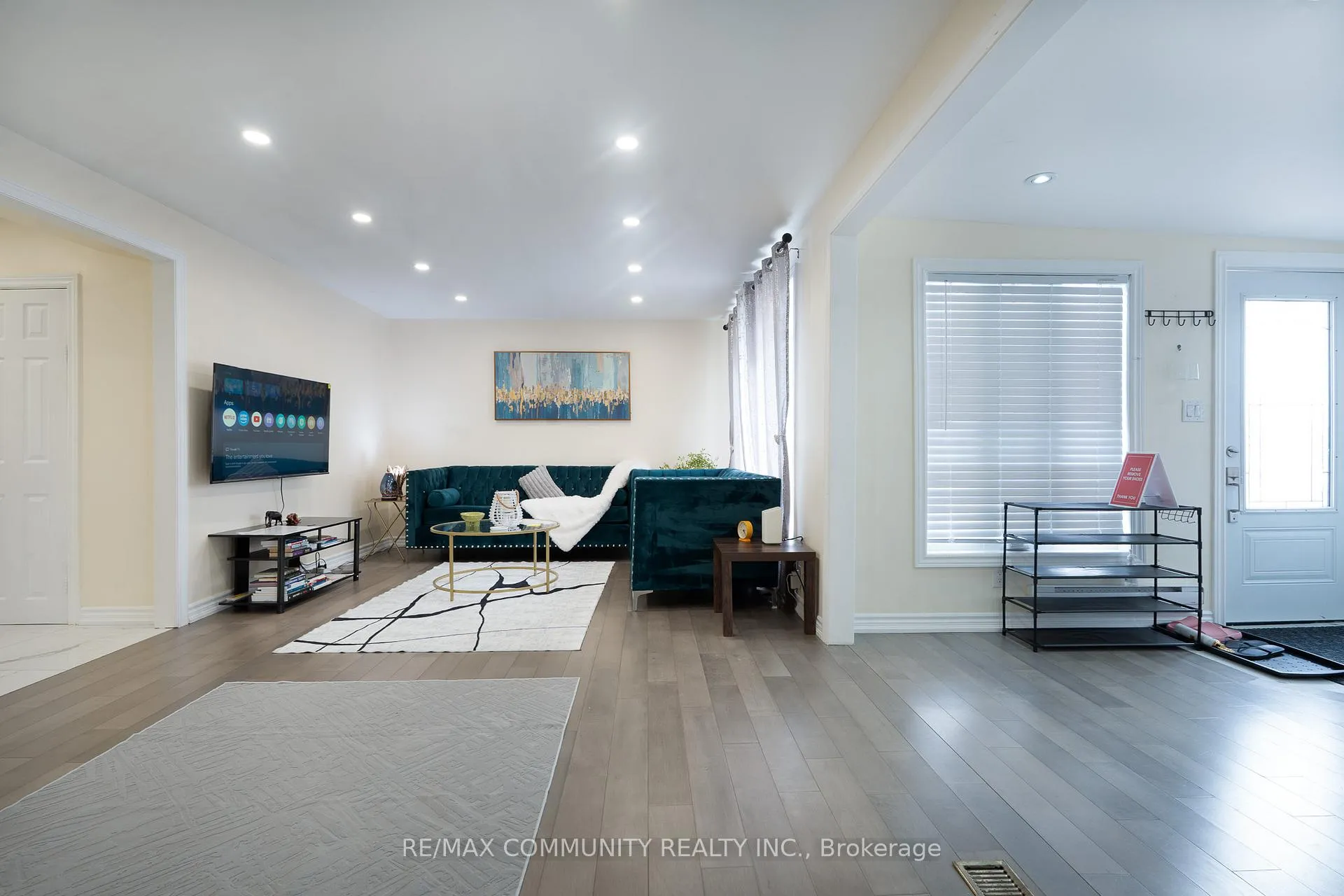 Photo 22 of 33 Windsor Avenue, Ajax, Central — HOMEH
